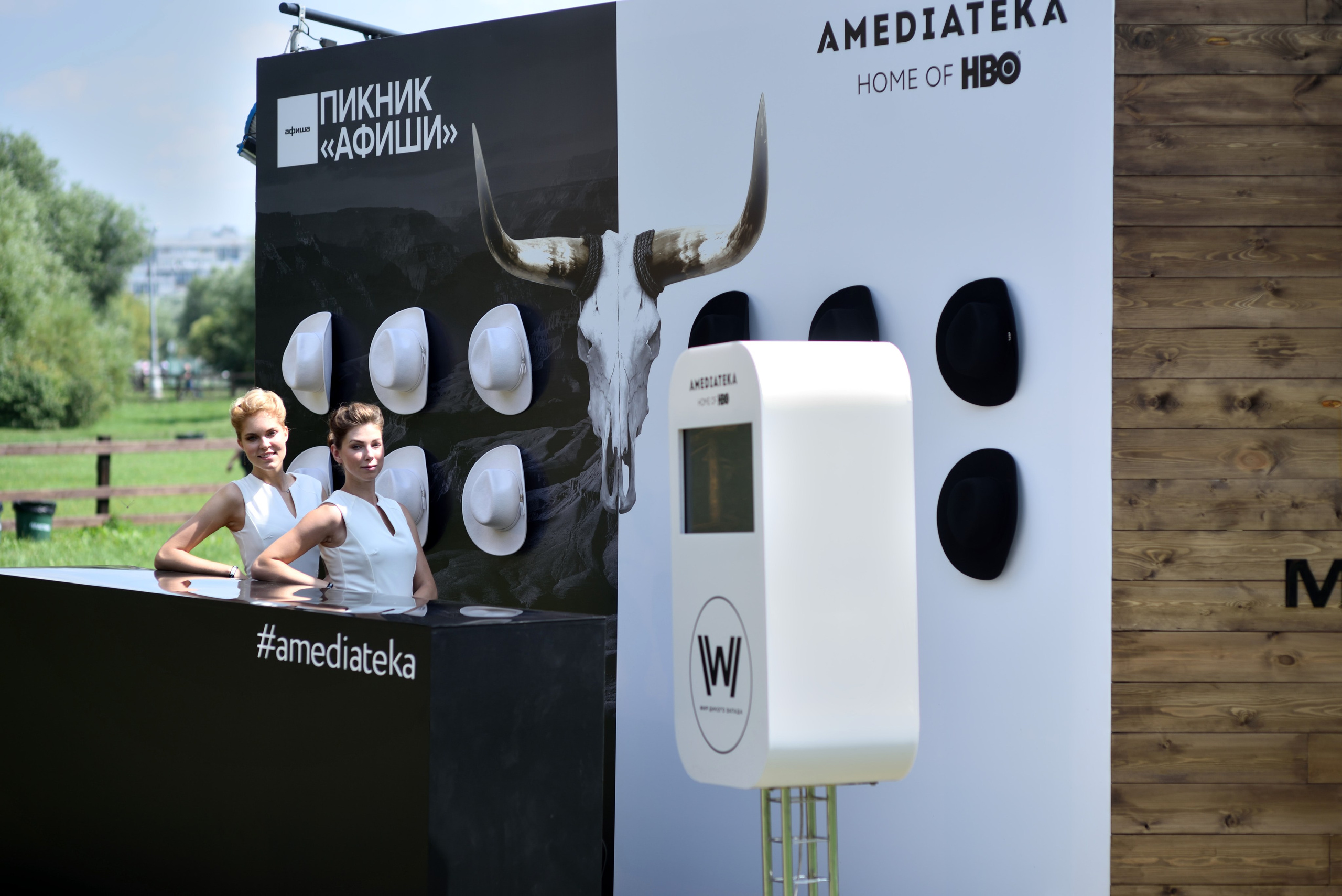 "Пикник-Афиша - стэнд Амедиатеки на фестивале".