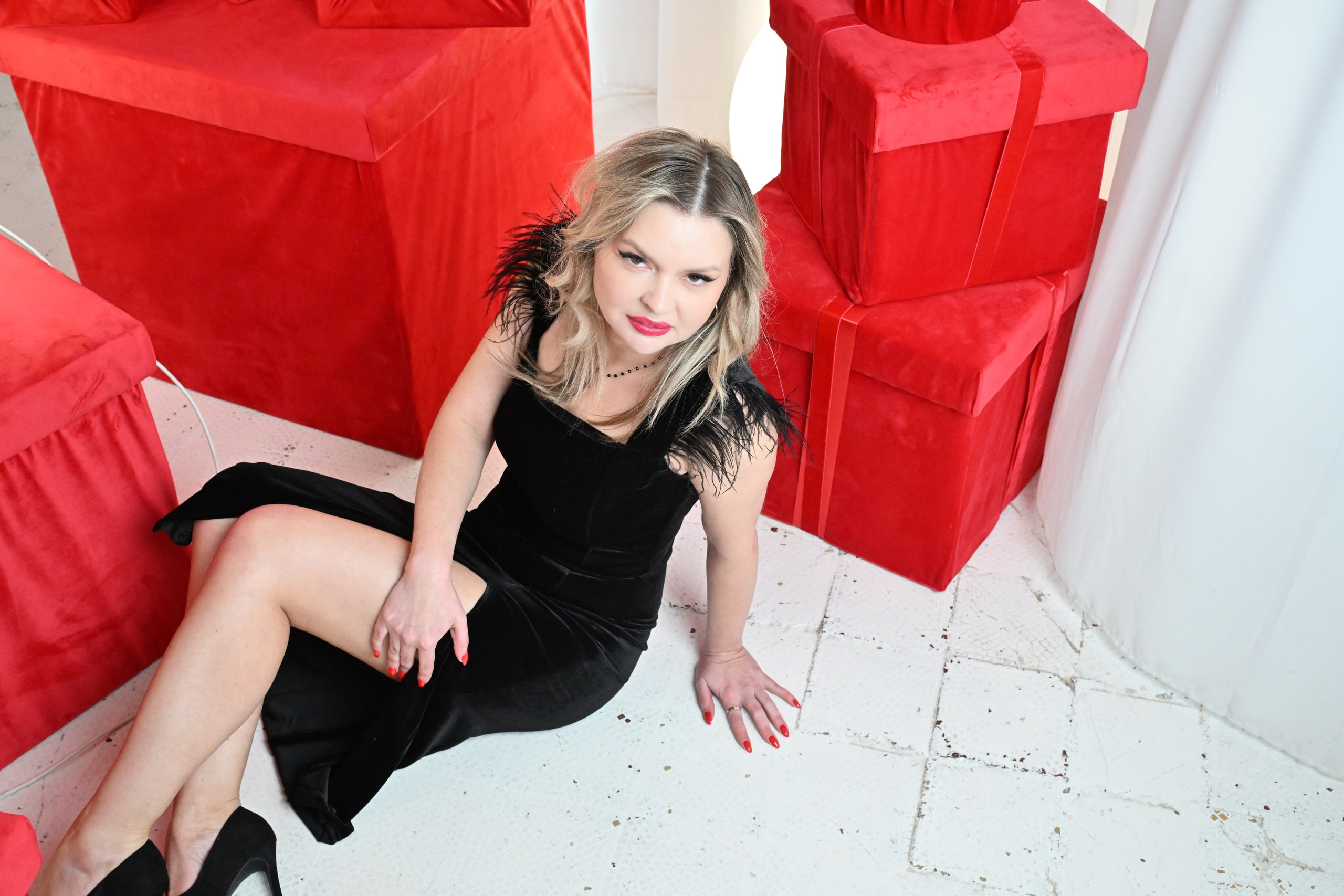 КРАСНАЯ КОМНАТА КСЕНИЯ СЕМЕНЦОВА. Фотограф в Санкт-Петербурге Сафронов Николай