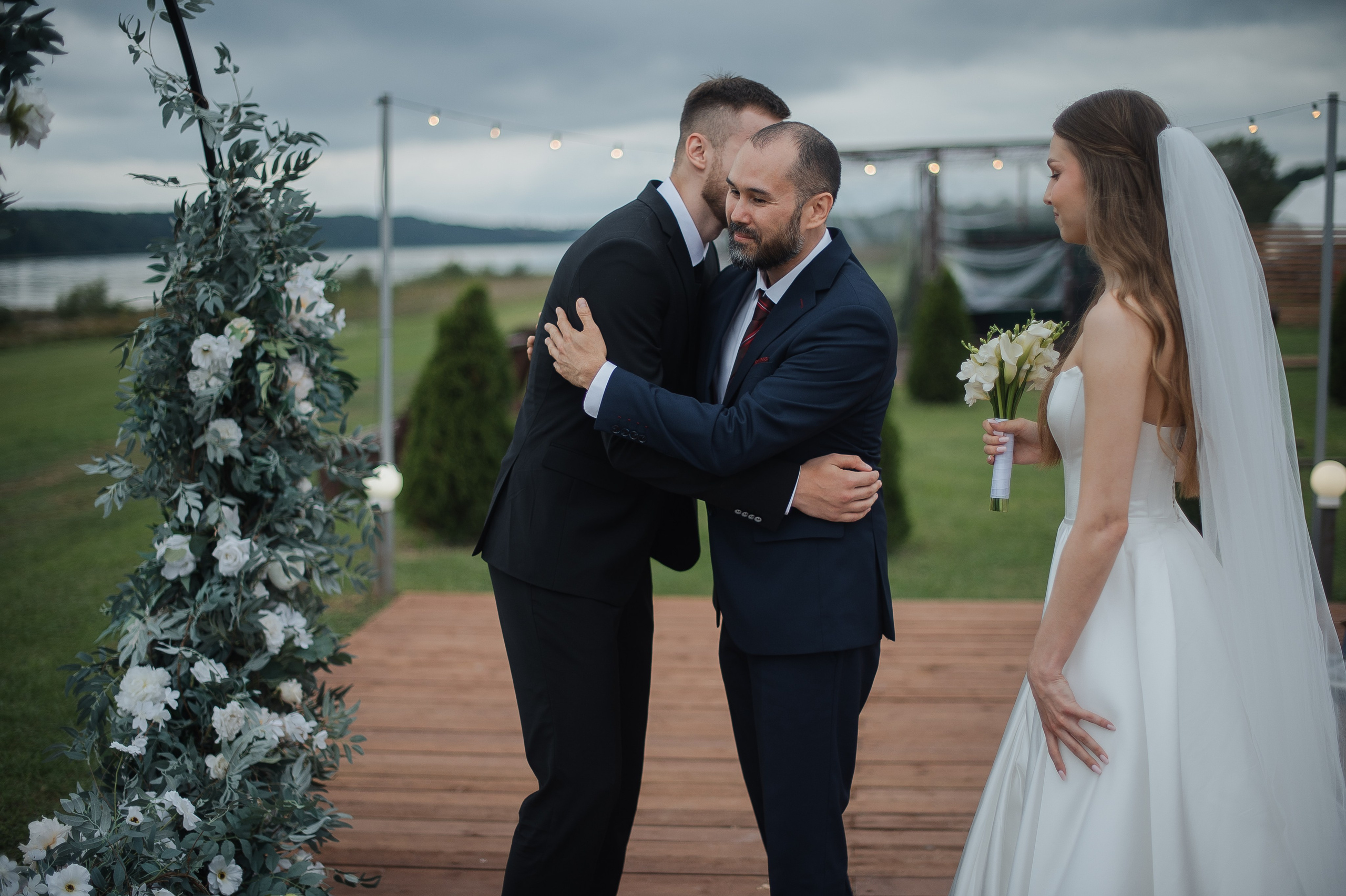 Свадьба на берегу Волги. Свадебный фотограф в Ярославле Денис Медоваров