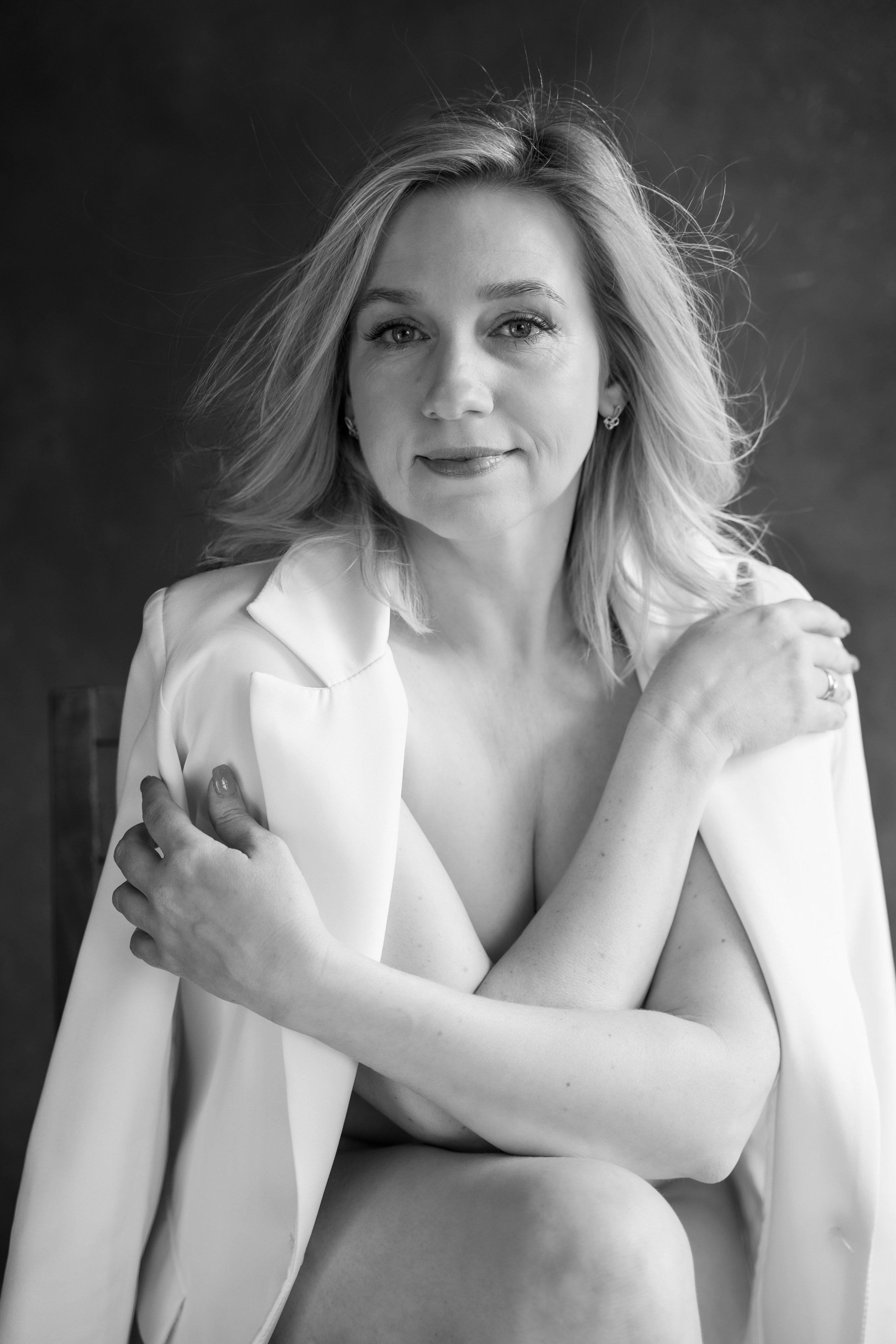 Минималистичная фотосессия для женщины 44 года. Женский фотограф в Красноярске