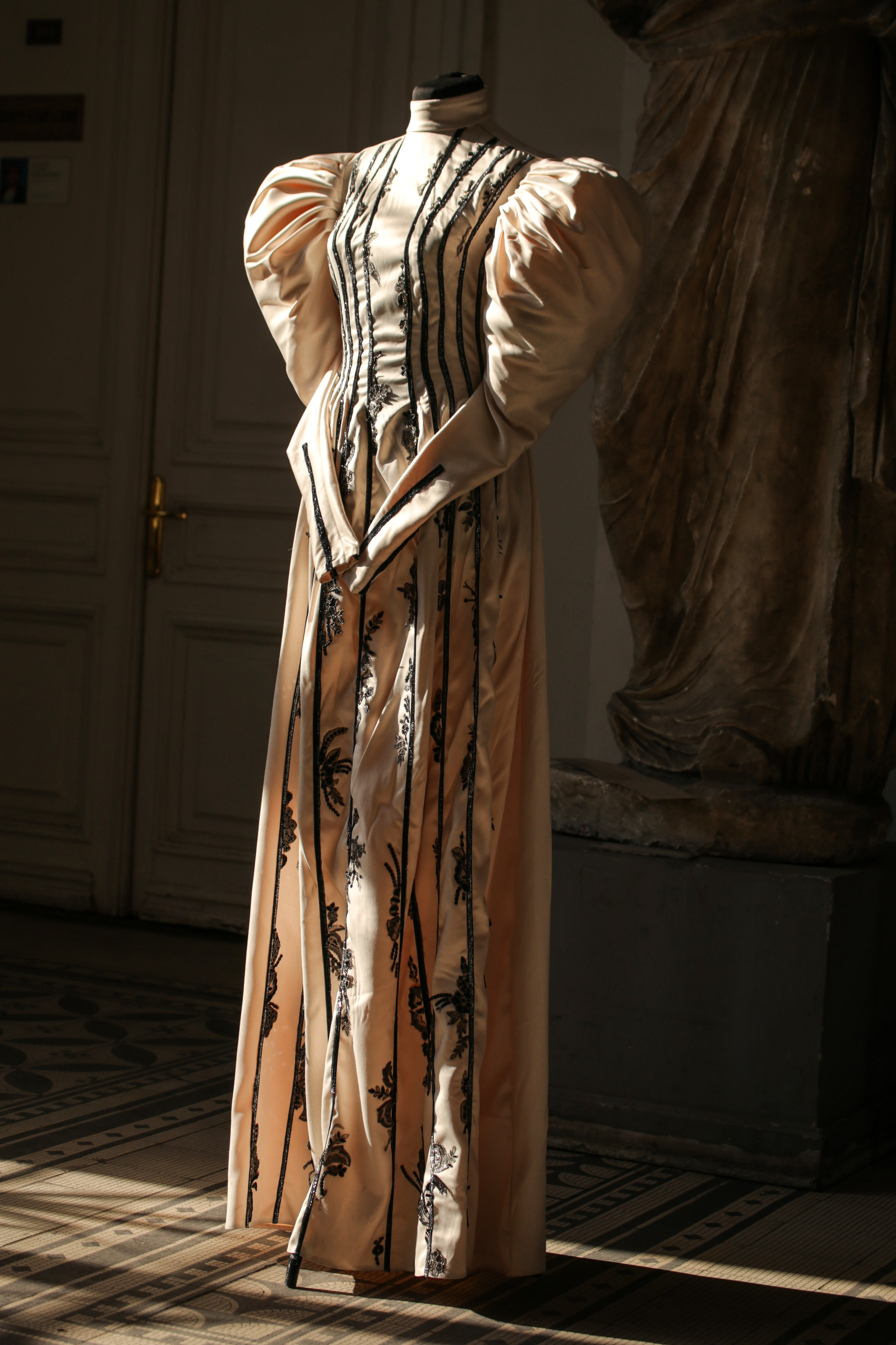 Ламановой. Костюмер, художник кино и телевидения в спб