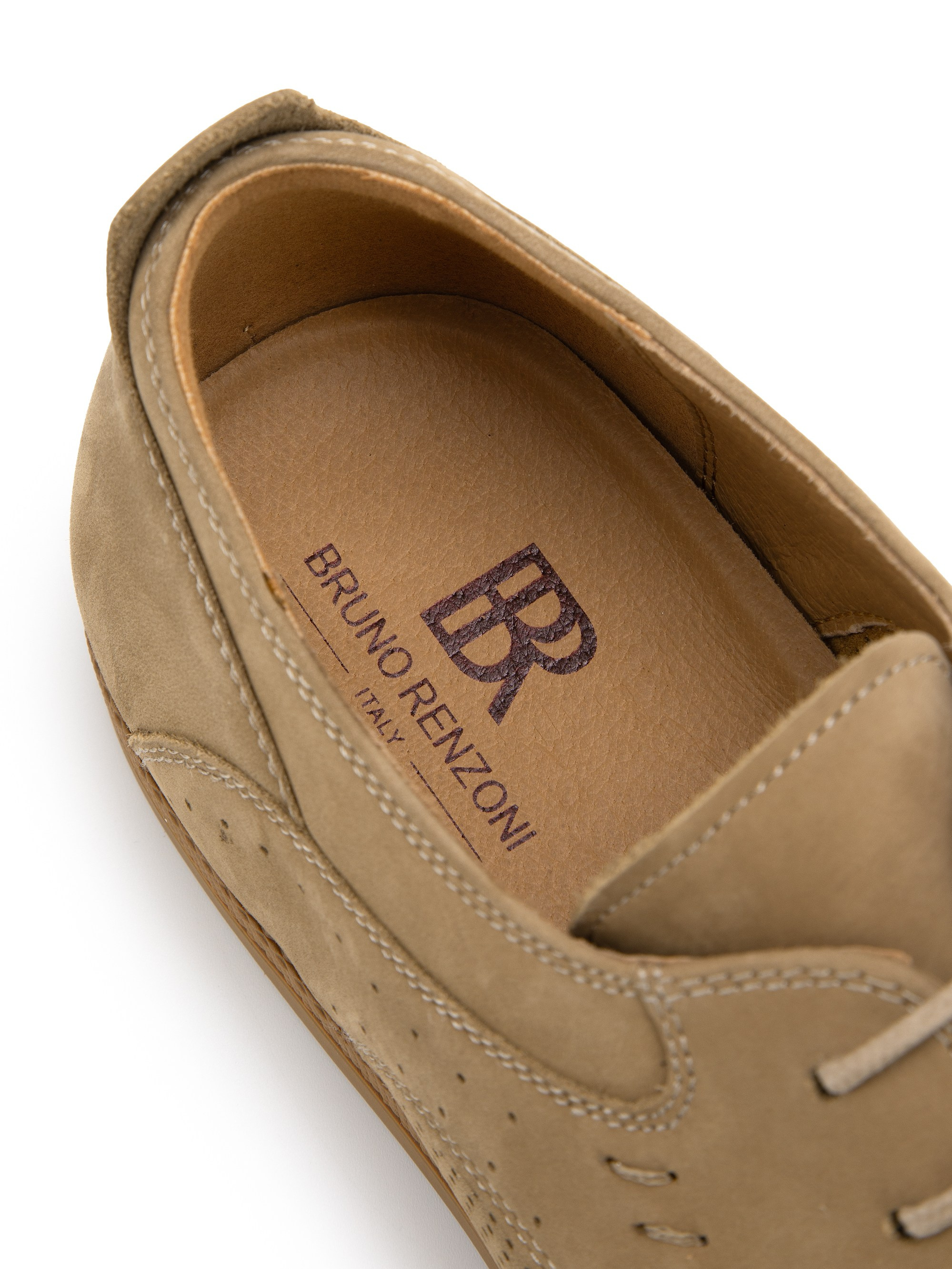 Каталожная фотография обуви. Фотограф в Москве Егор Гончаров