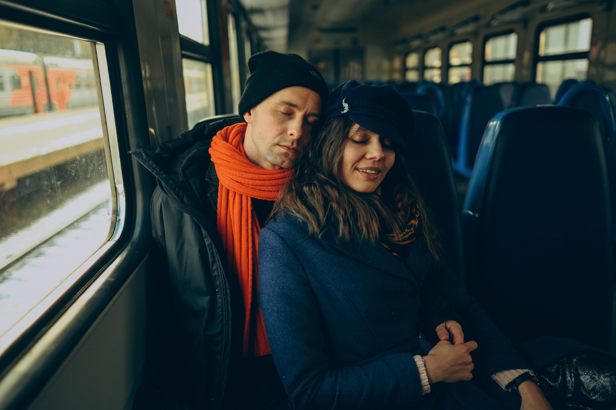 фотосессия love story фотосессия в электричке свадебный фотограф спб 