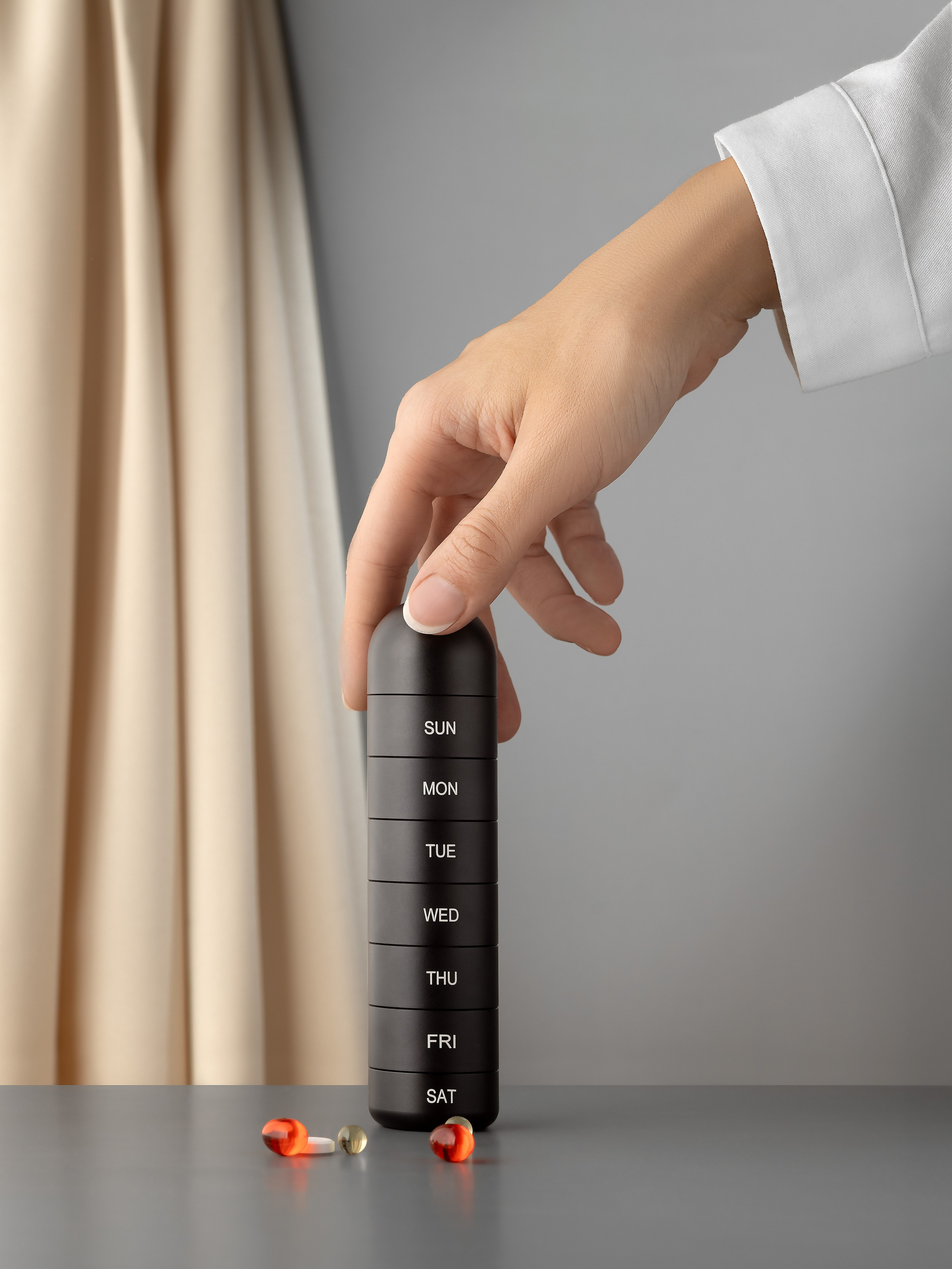 Фото с руками. Предметный фотограф Северова Екатерина | Профессиональная предметная съёмка фото и видео в Санкт-Петербурге