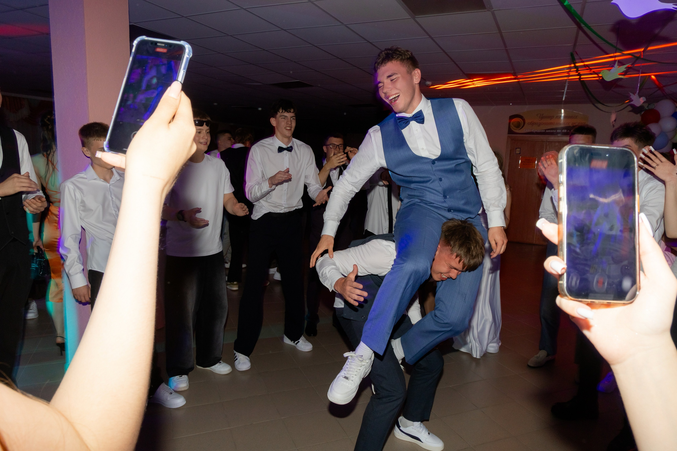 Школьный выпускной 2025 год в Минске, Беларуси. Свадебный фотограф в Минске/Беларуси Сергей Спиридонов