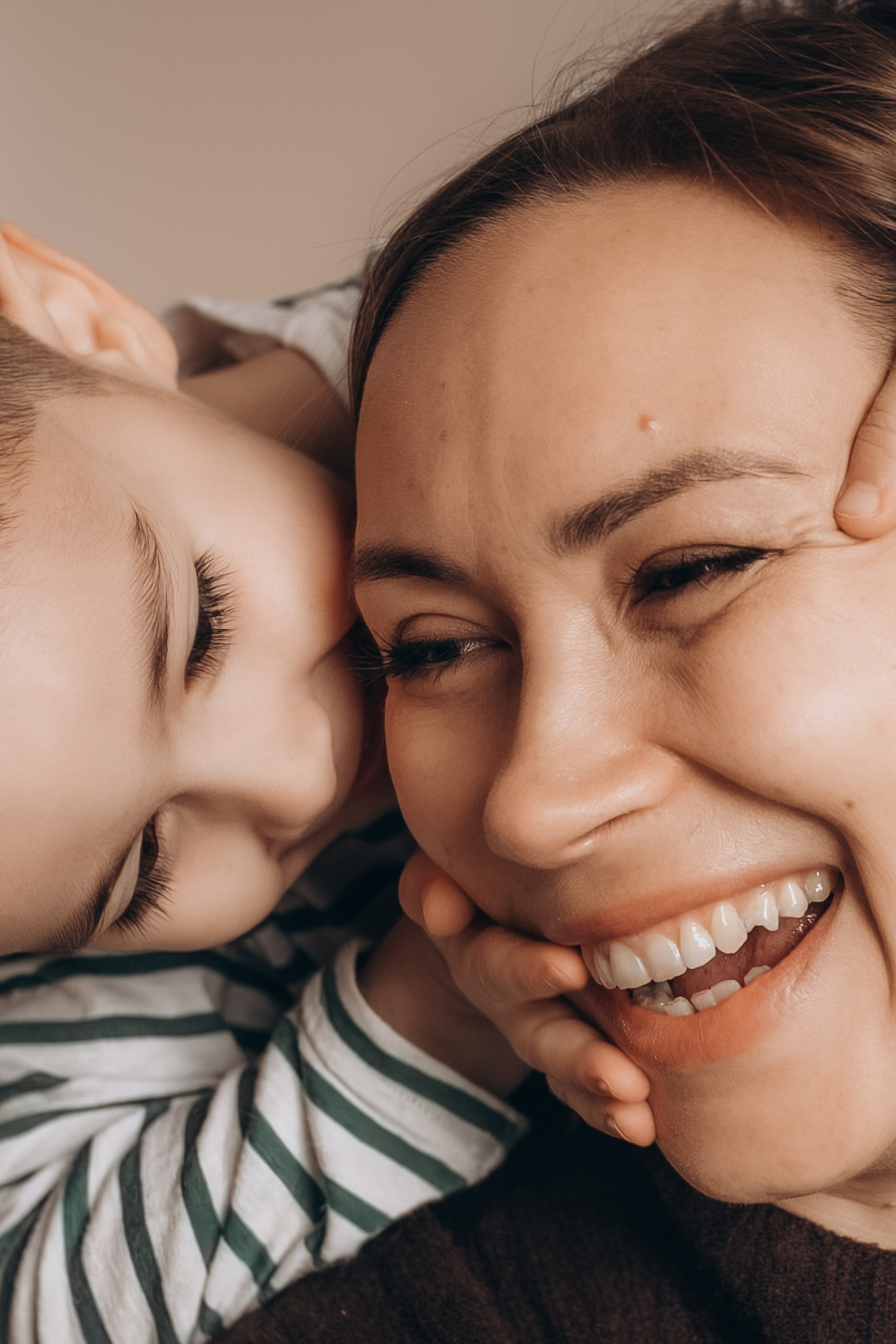 Séance famille à domicile. Photographe des familles et enfants à Nantes et alentours