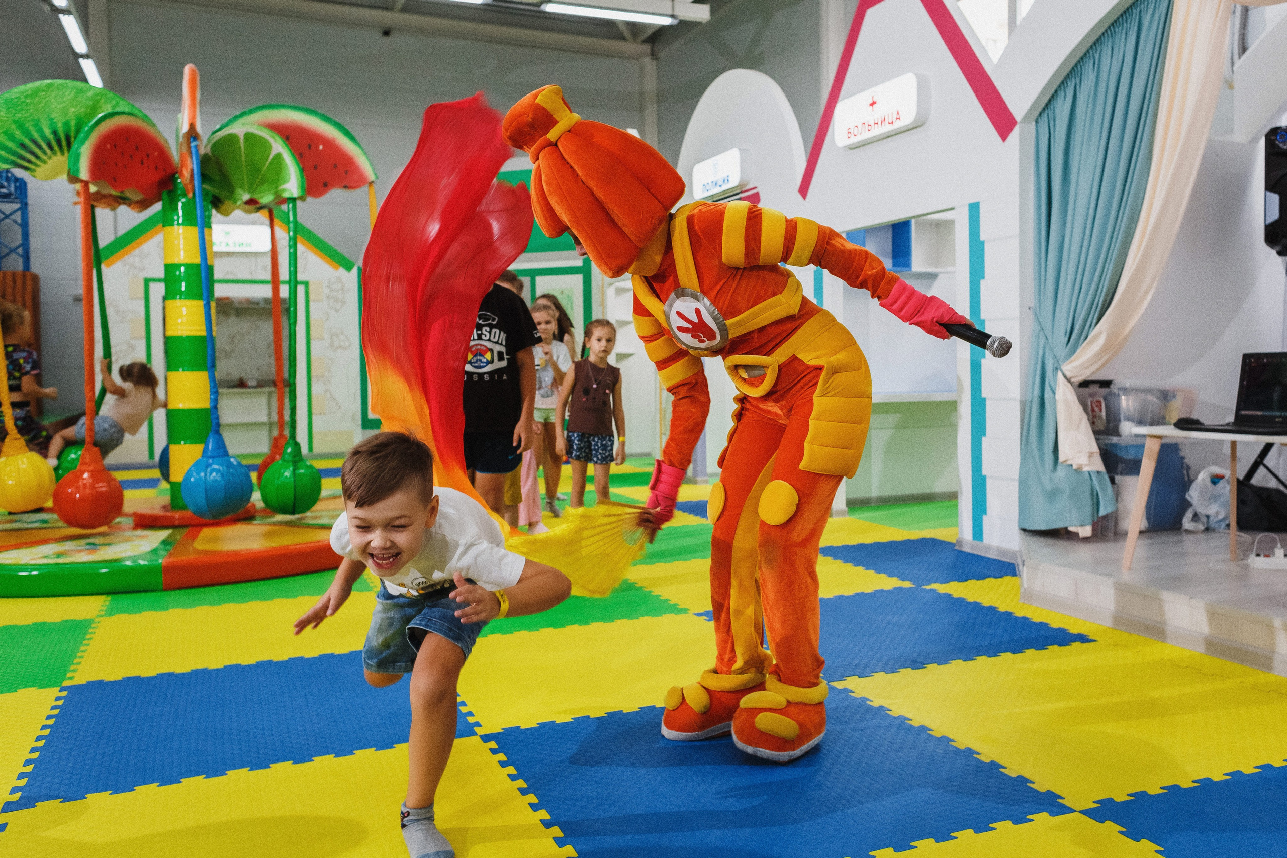 Волшебные моменты: детский праздник в игровой Клумба, Таганрог. Свадебный и семейный фотограф в Таганроге Бакарюк Антон