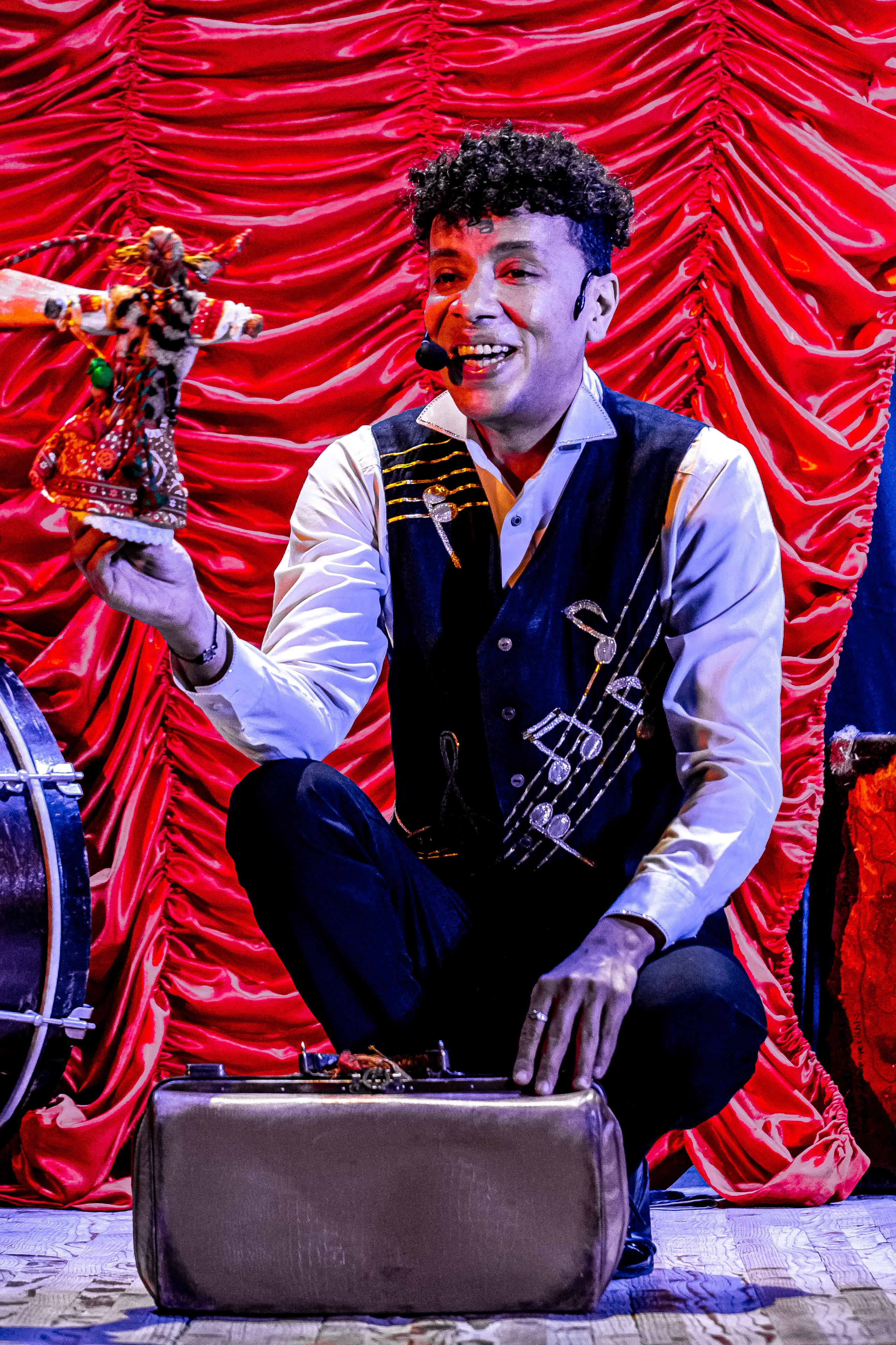 Цирк из Саквояжа спектакль театра САКВОЯЖ. Фотограф в Сочи Юрий Шептаев