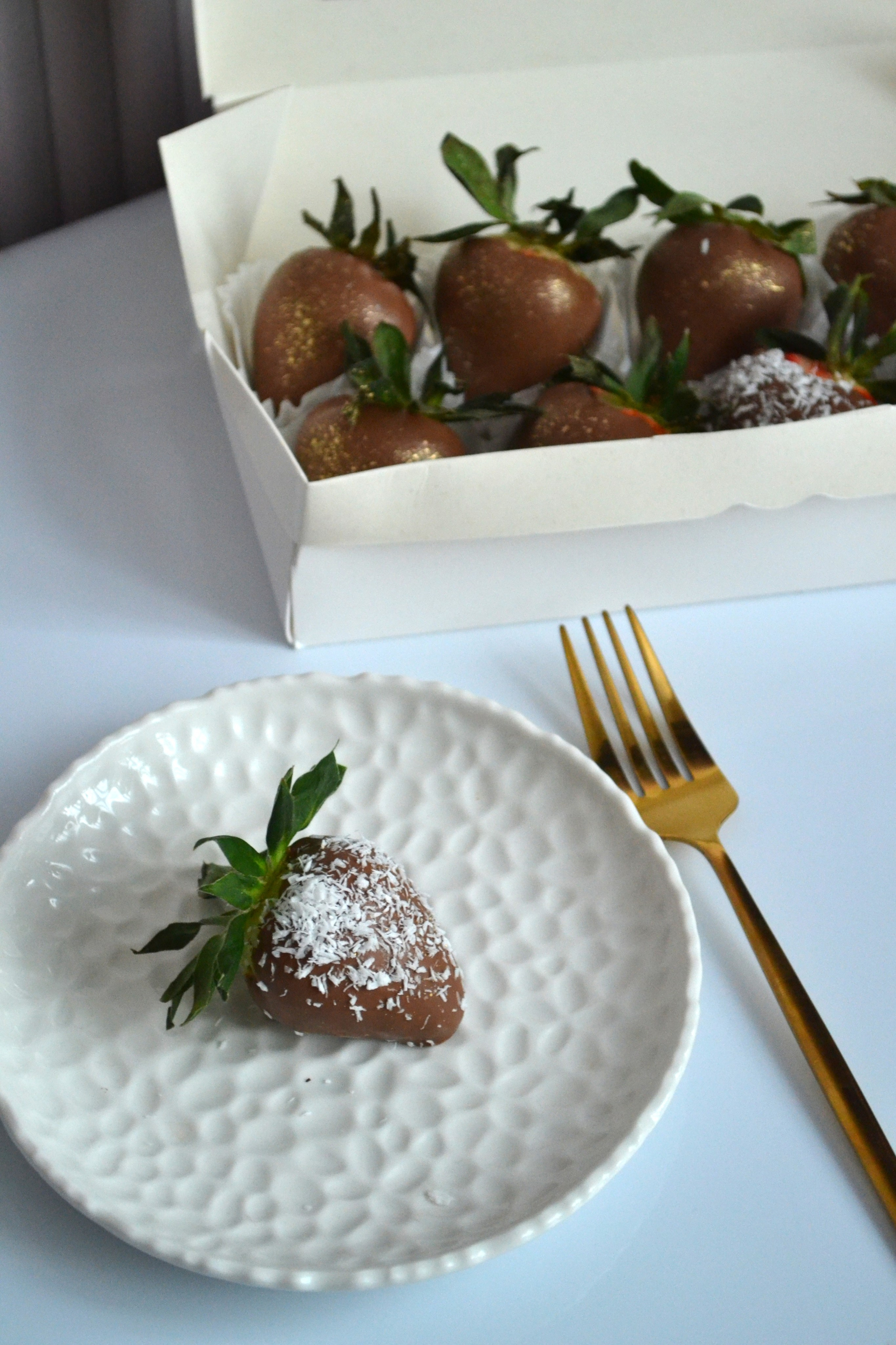 Клубника в шоколаде. Семейная кондитерская. Торты и десерты на заказ в Москве и области