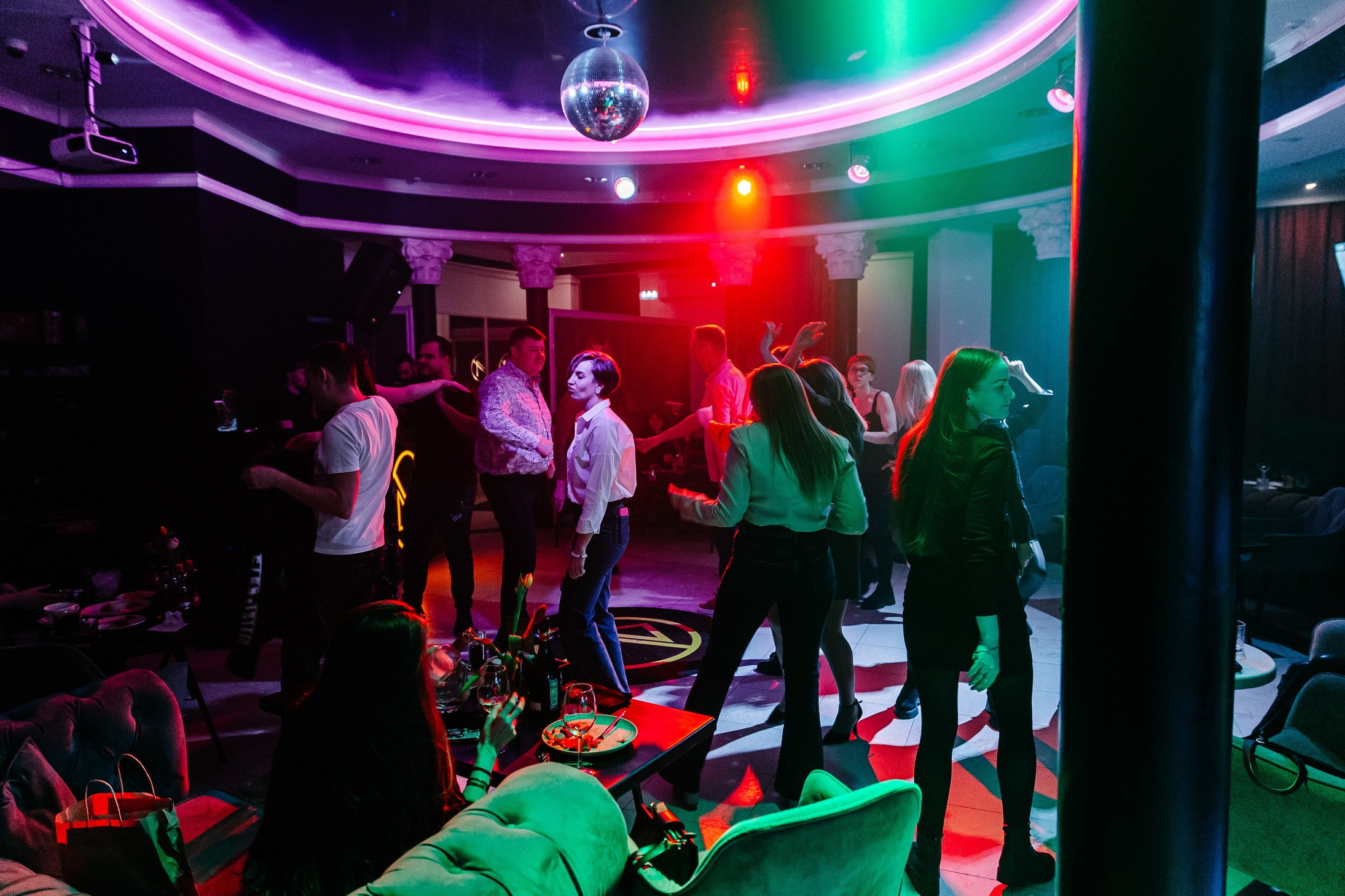 8 марта в лаунж-баре Major 2024. Свадебный, семейный и детский фотограф в Калининграде Елена Кравцова