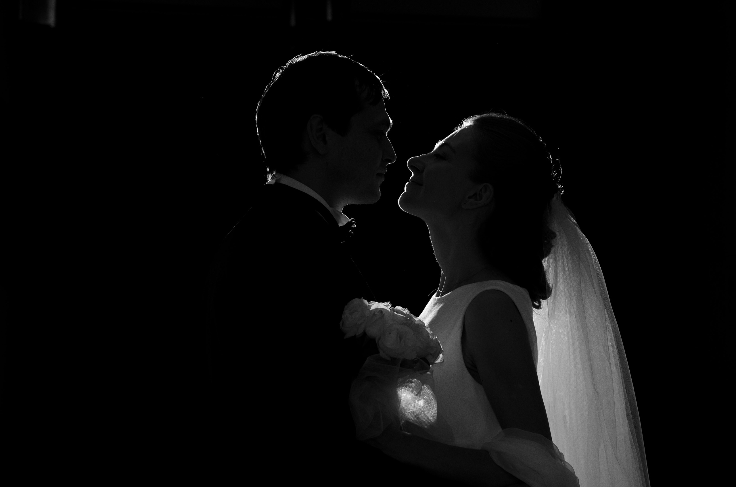 Художественная свадебная фотосессия в городе. Фотограф в Витебске Сергей Томашев