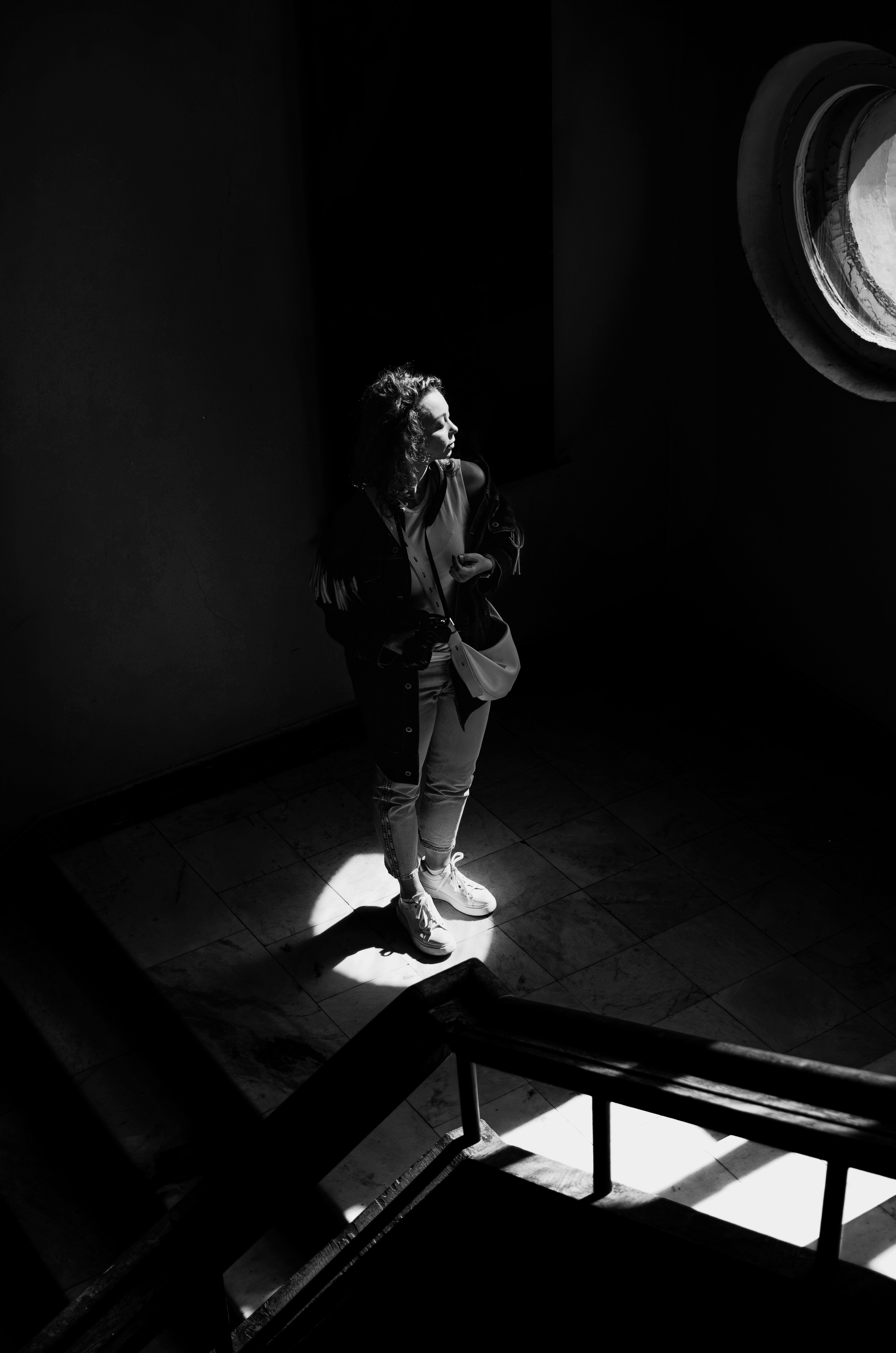 Фотопрогулка по питерским дворикам и парадным в формате разведки новых мест. Портретный и репортажный фотограф в Санкт-Петербурге Варвара Жукова