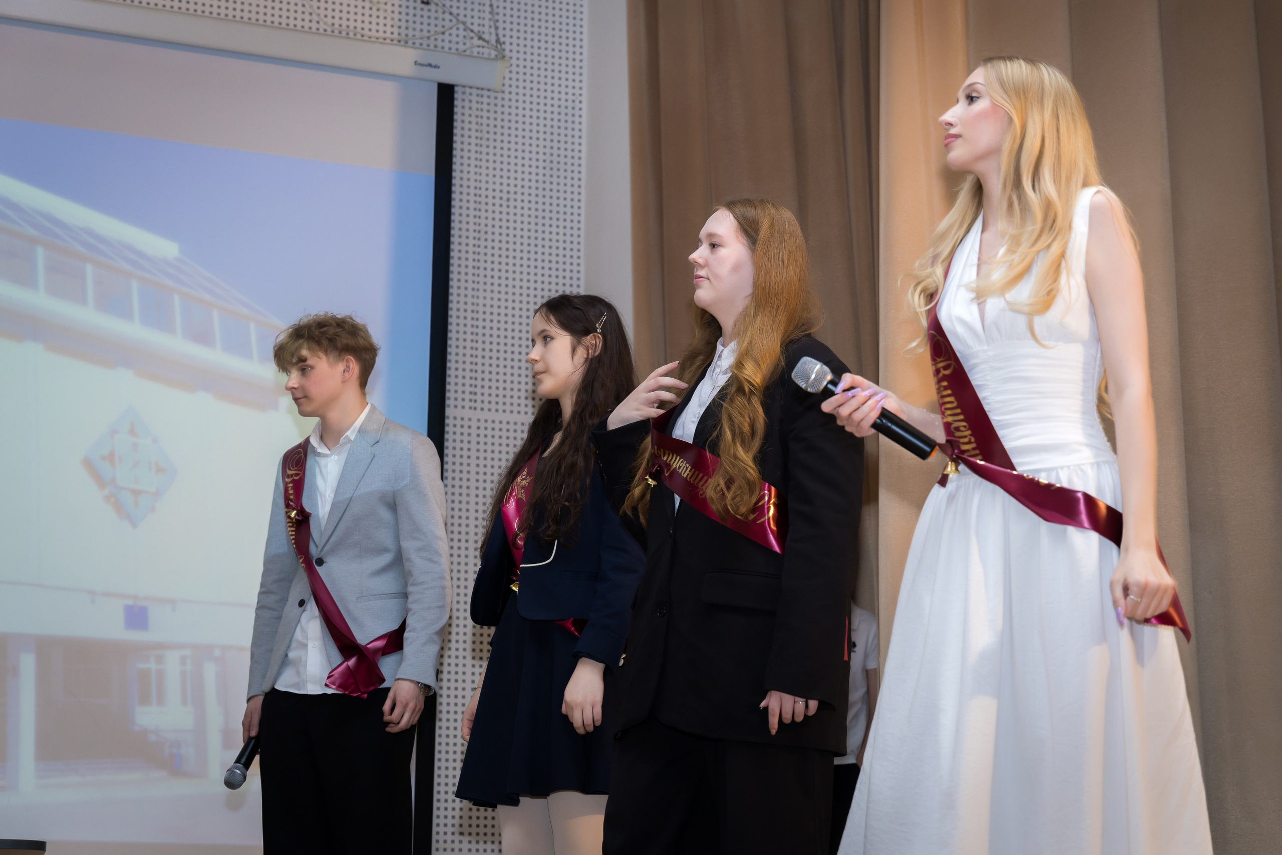 Выпускной в школе. Photomantis