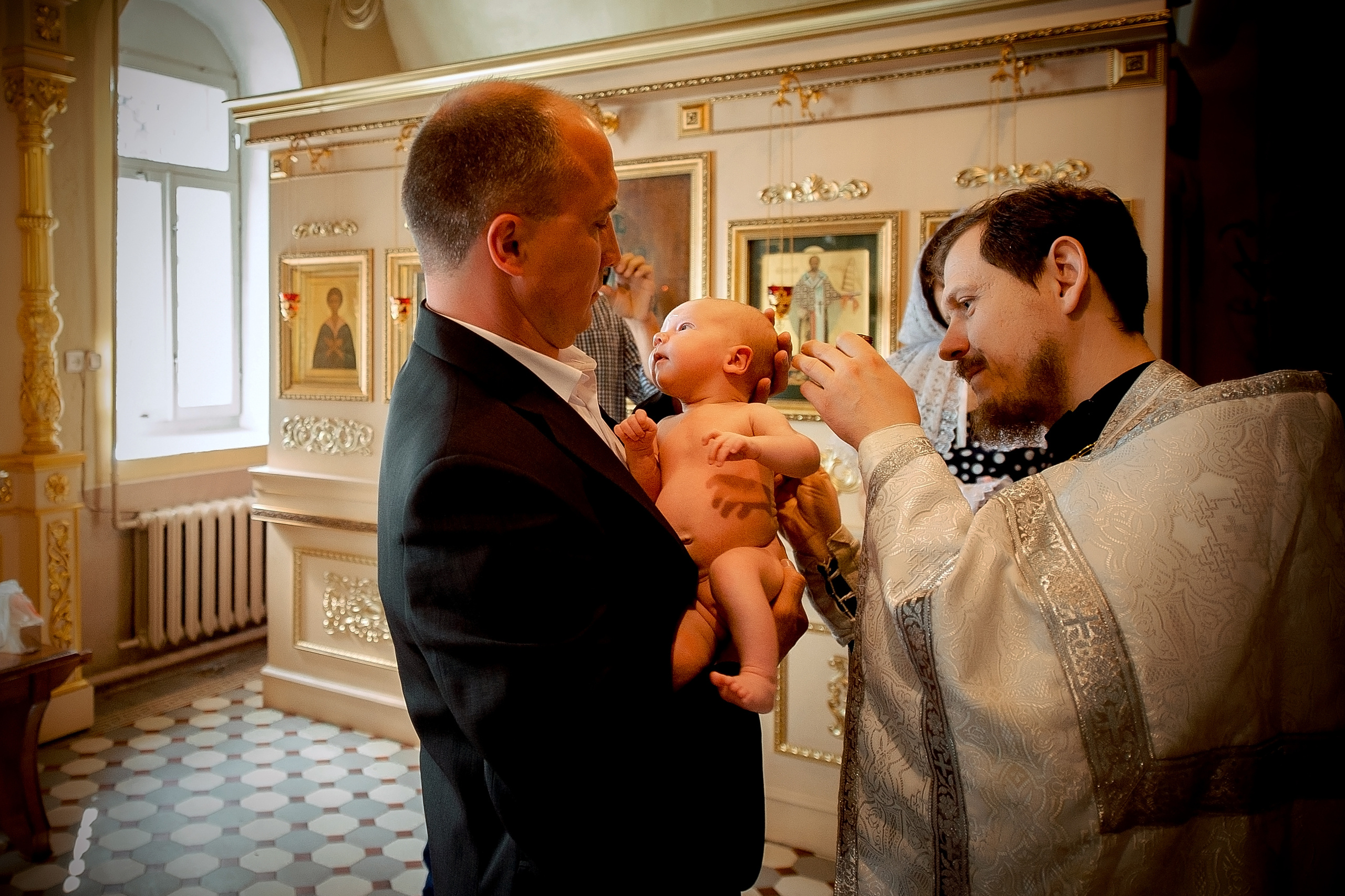 Фотосъемка крещения в Образцово. Свадебный и семейный фотограф Виктория Носачёва. Щелково, Москва и МО