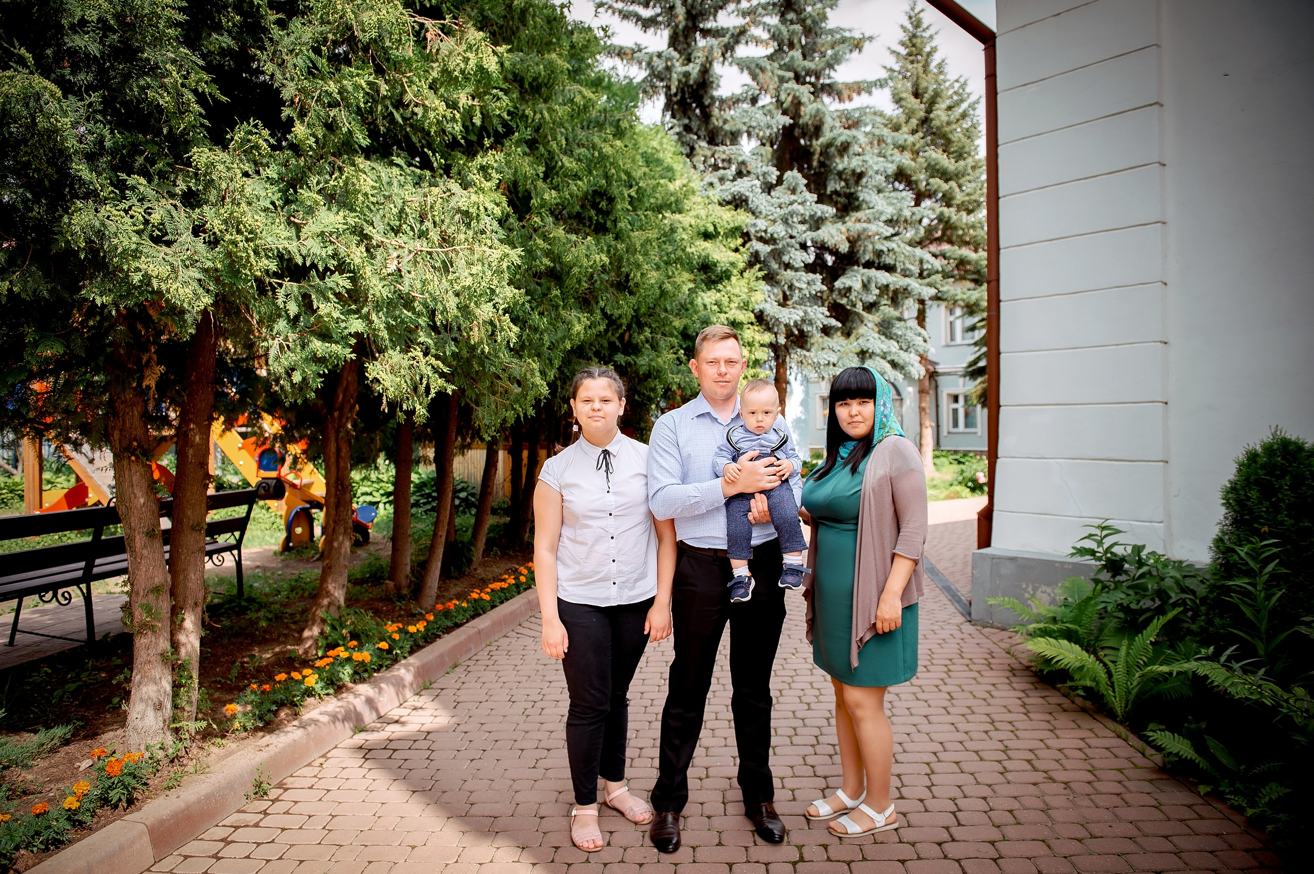 Фотосъемка крещения в Образцово в Щелково. Свадебный и семейный фотограф Виктория Носачёва. Щелково, Москва и МО