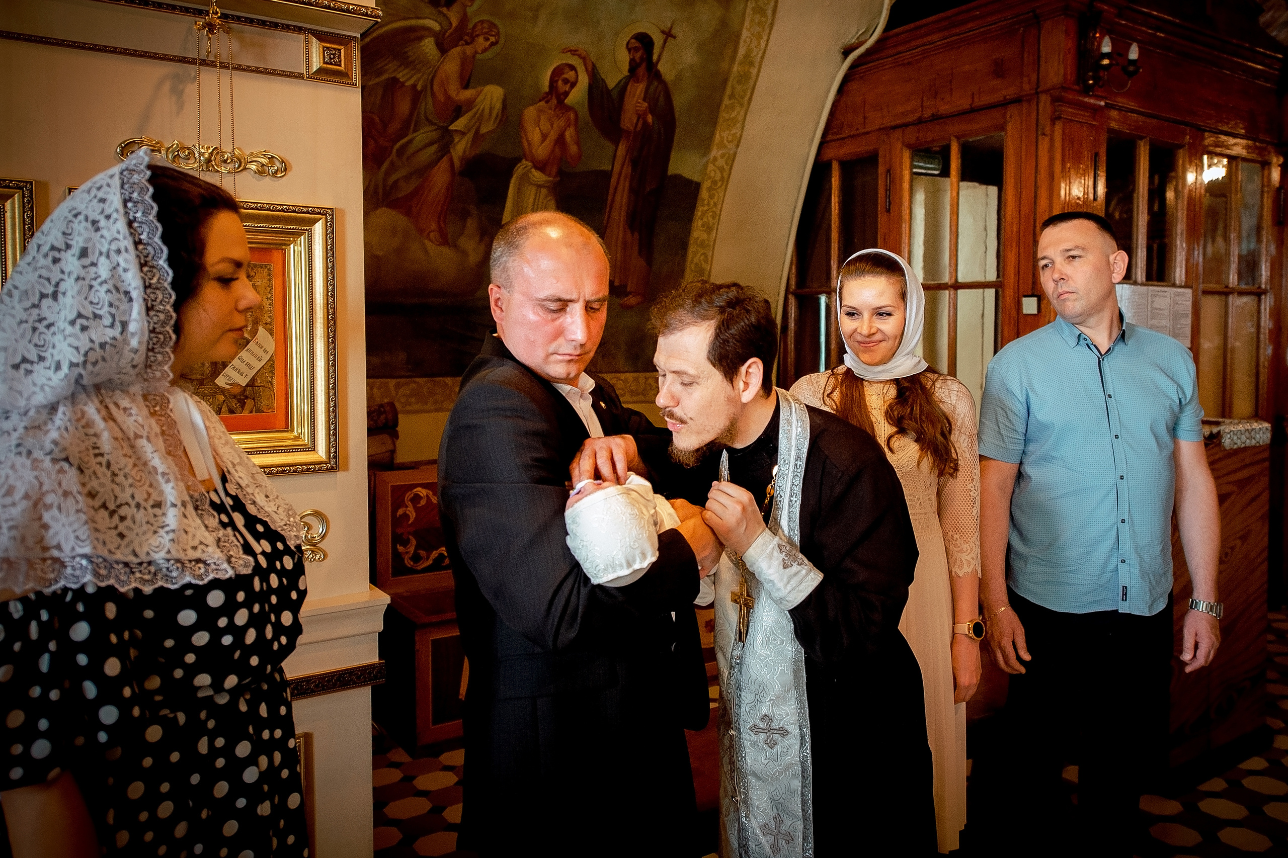 Фотосъемка крещения в Образцово. Свадебный и семейный фотограф Виктория Носачёва. Щелково, Москва и МО