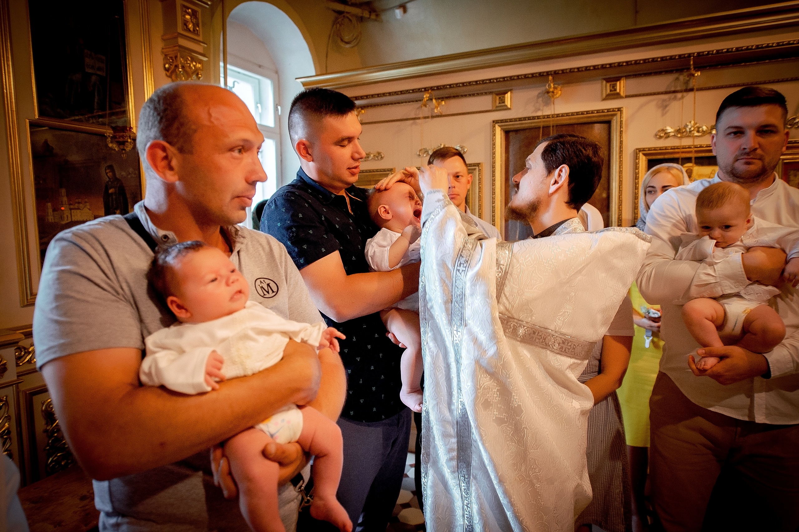 Фотосъемка крещения в Образцово в Щелково. Свадебный и семейный фотограф Виктория Носачёва. Щелково, Москва и МО