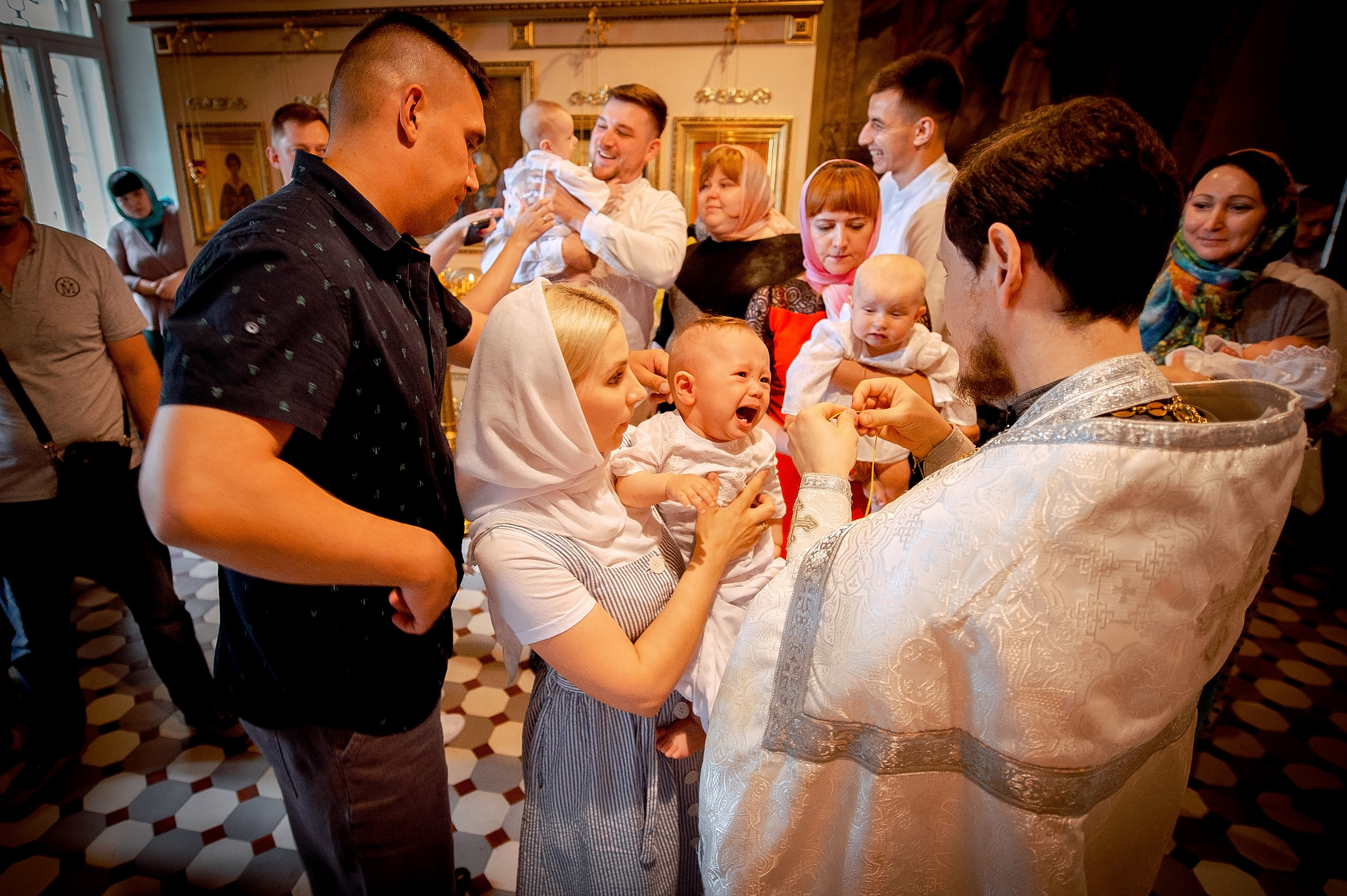 Фотосъемка крещения в Образцово в Щелково. Свадебный и семейный фотограф Виктория Носачёва. Щелково, Москва и МО