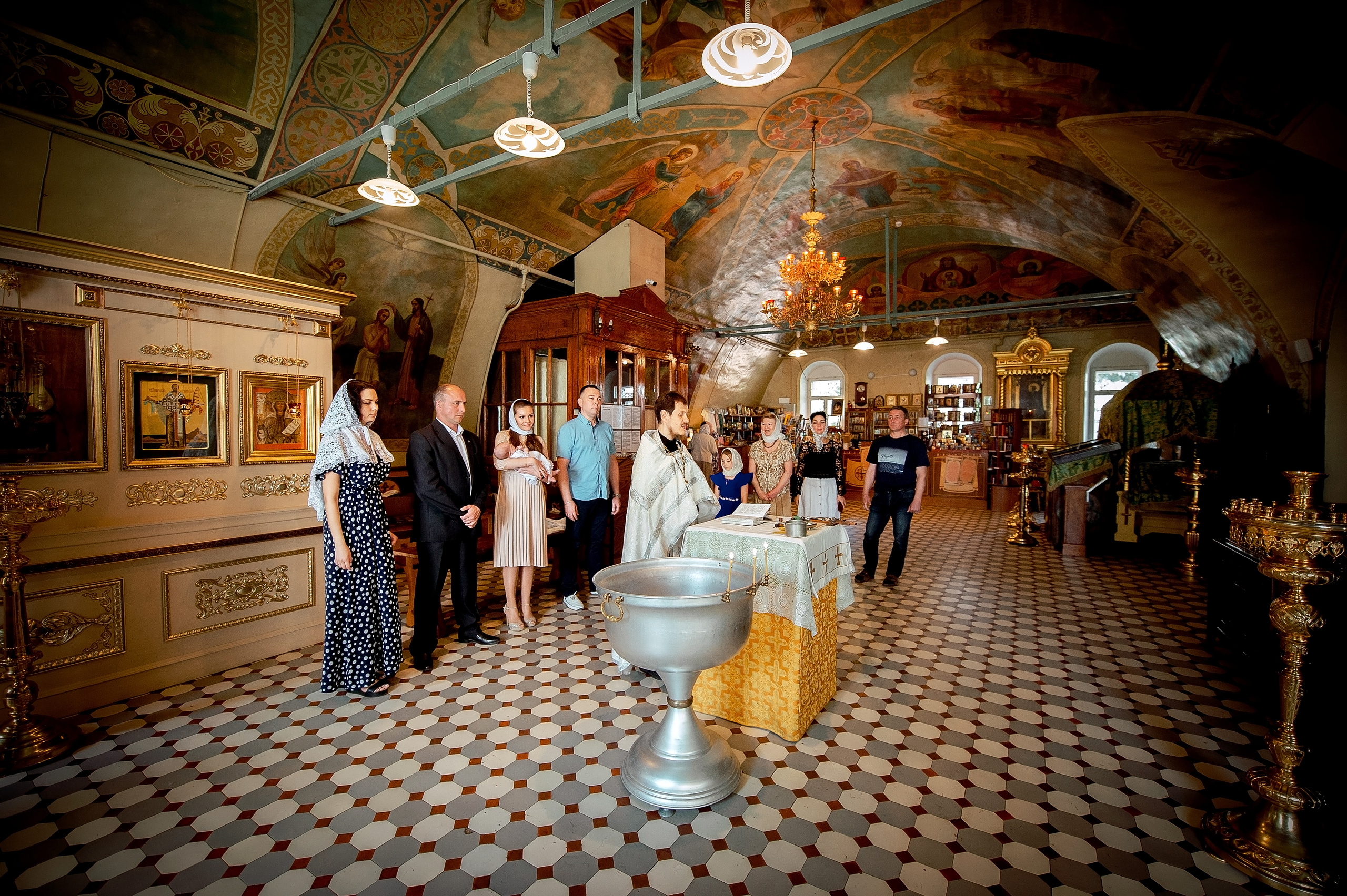 Фотосъемка крещения в Образцово. Свадебный и семейный фотограф Виктория Носачёва. Щелково, Москва и МО
