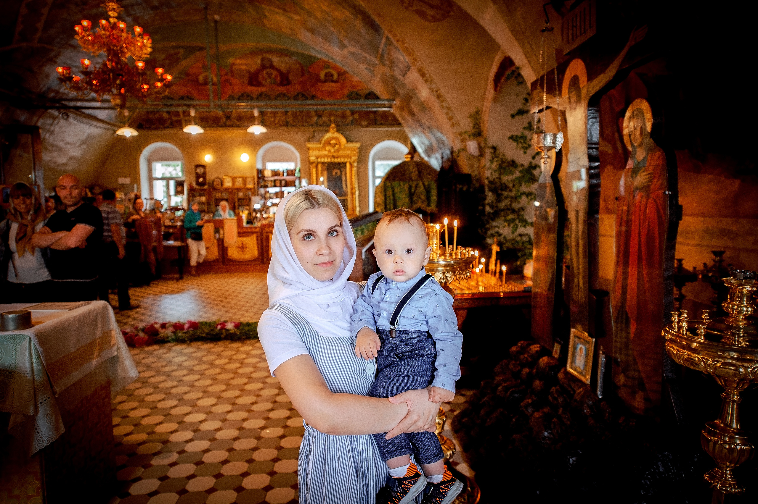 Фотосъемка крещения в Образцово в Щелково. Свадебный и семейный фотограф Виктория Носачёва. Щелково, Москва и МО