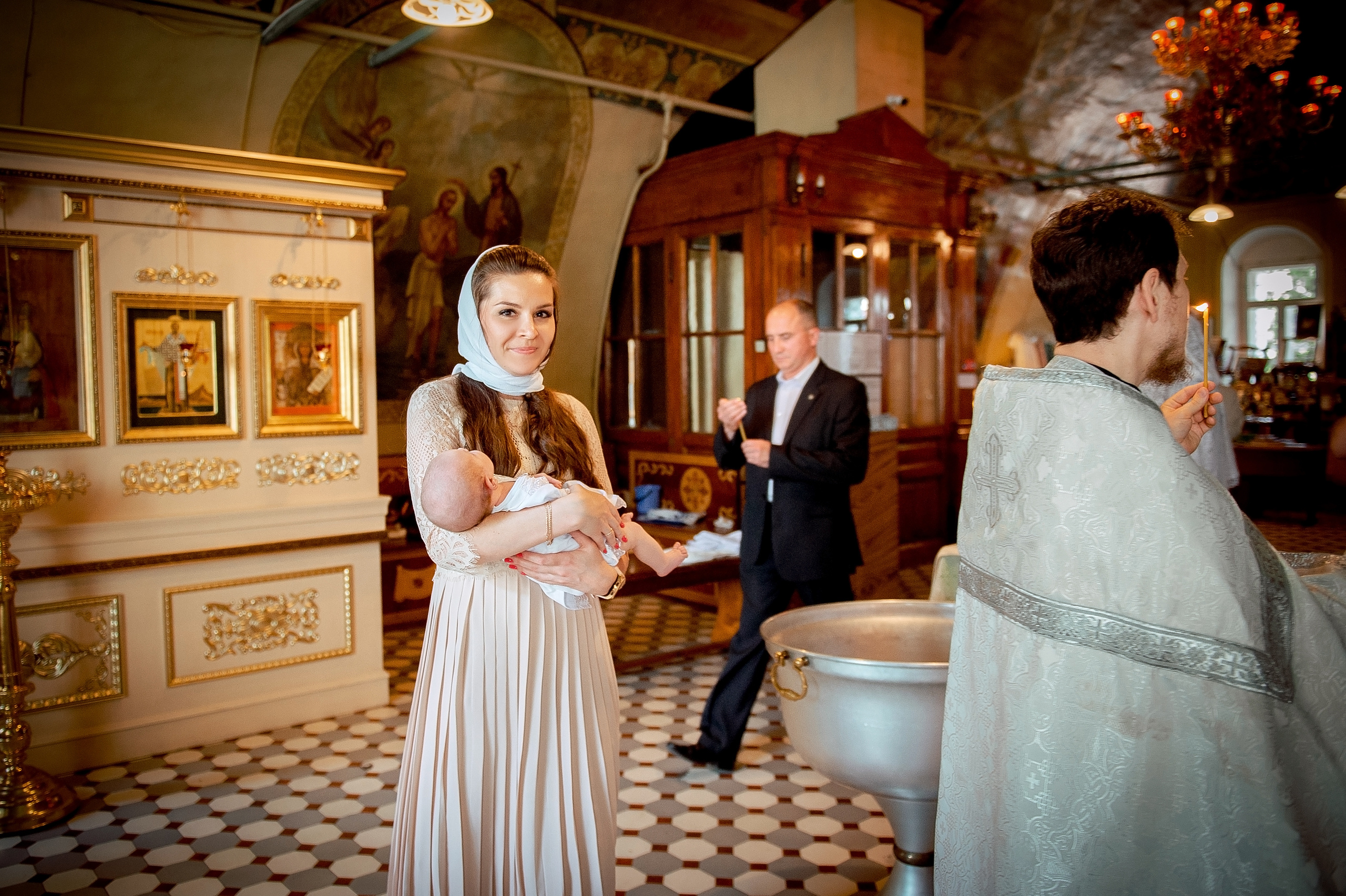 Фотосъемка крещения в Образцово. Свадебный и семейный фотограф Виктория Носачёва. Щелково, Москва и МО