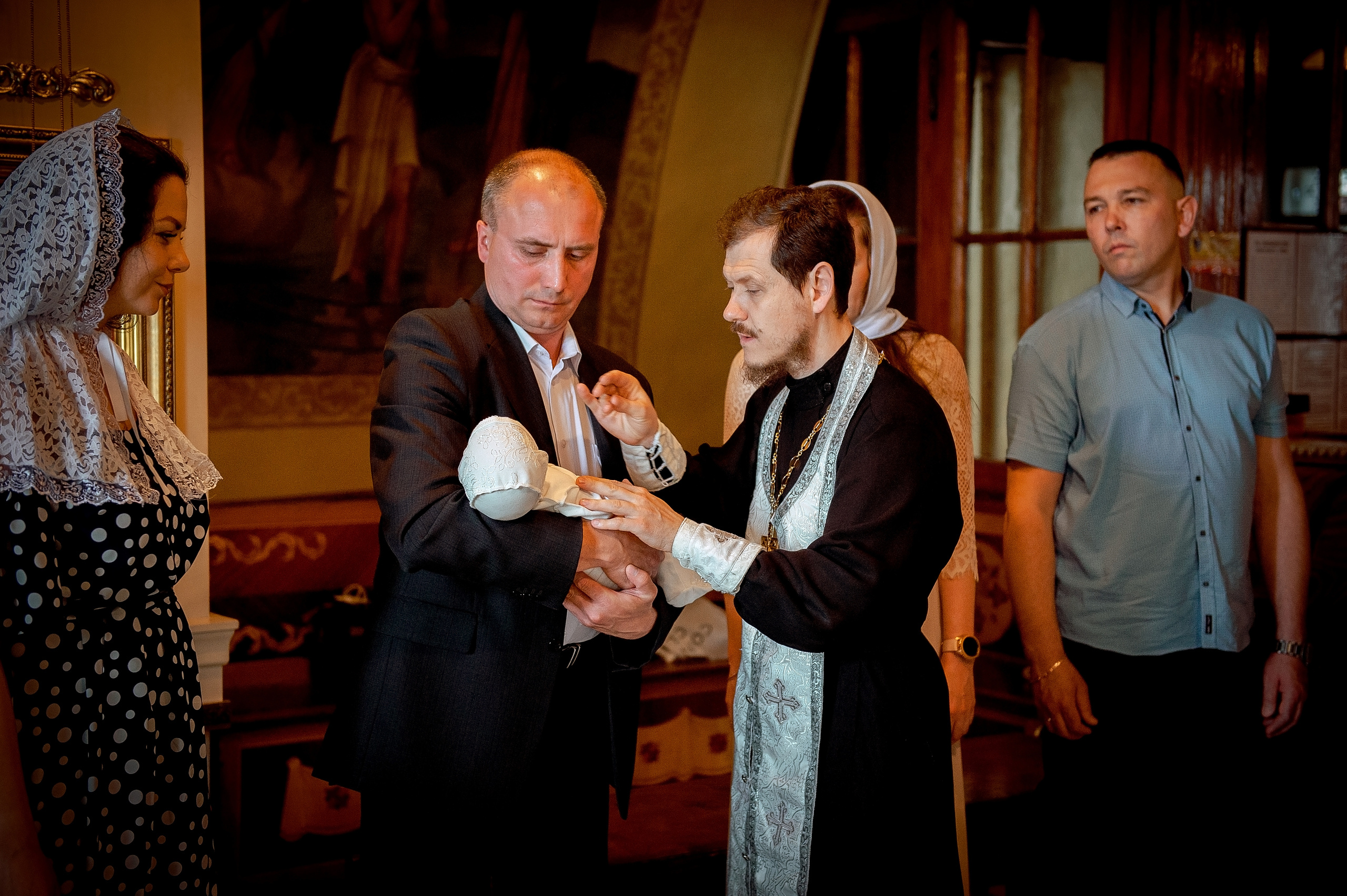 Фотосъемка крещения в Образцово. Свадебный и семейный фотограф Виктория Носачёва. Щелково, Москва и МО