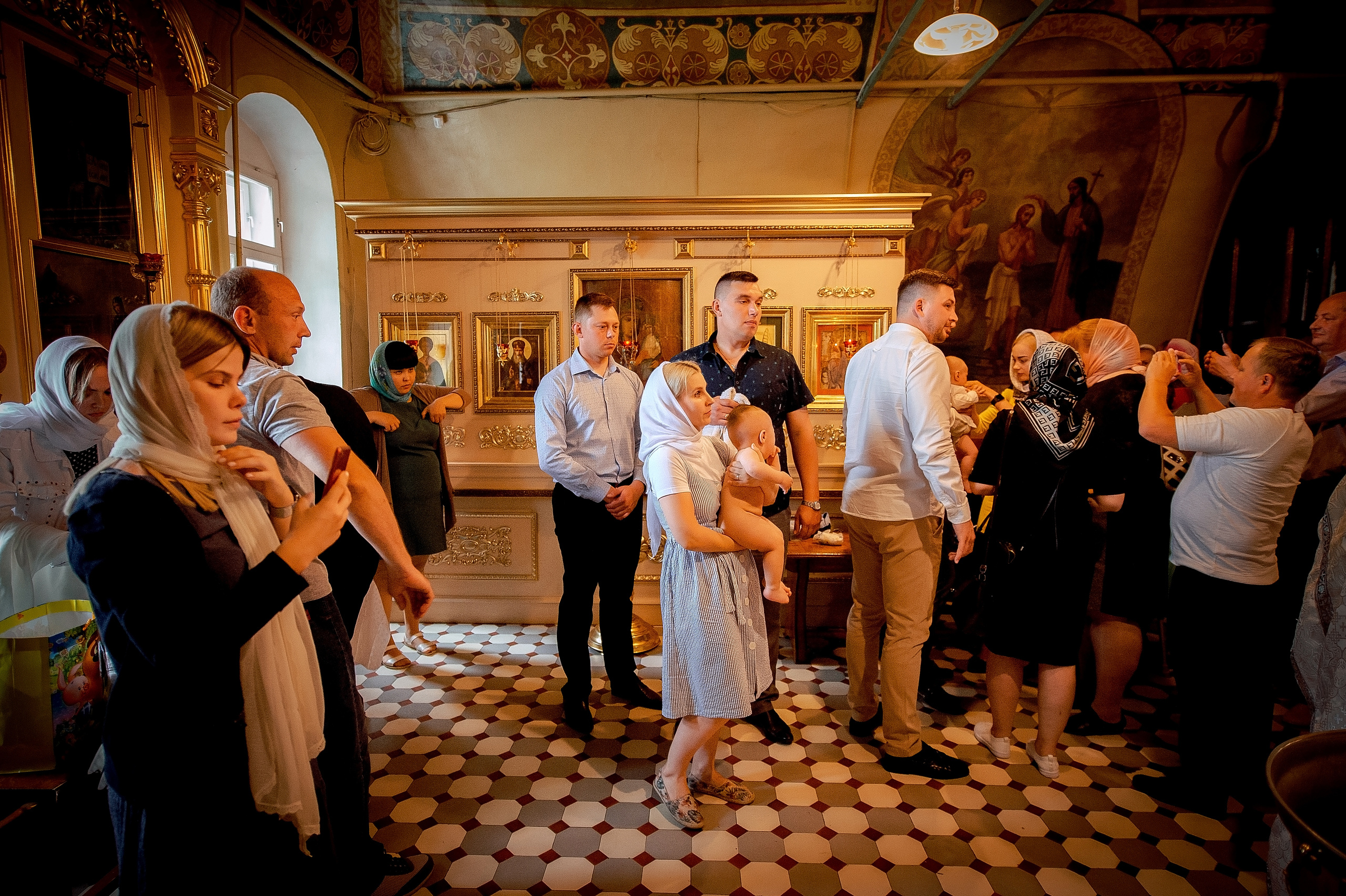 Фотосъемка крещения в Образцово в Щелково. Свадебный и семейный фотограф Виктория Носачёва. Щелково, Москва и МО