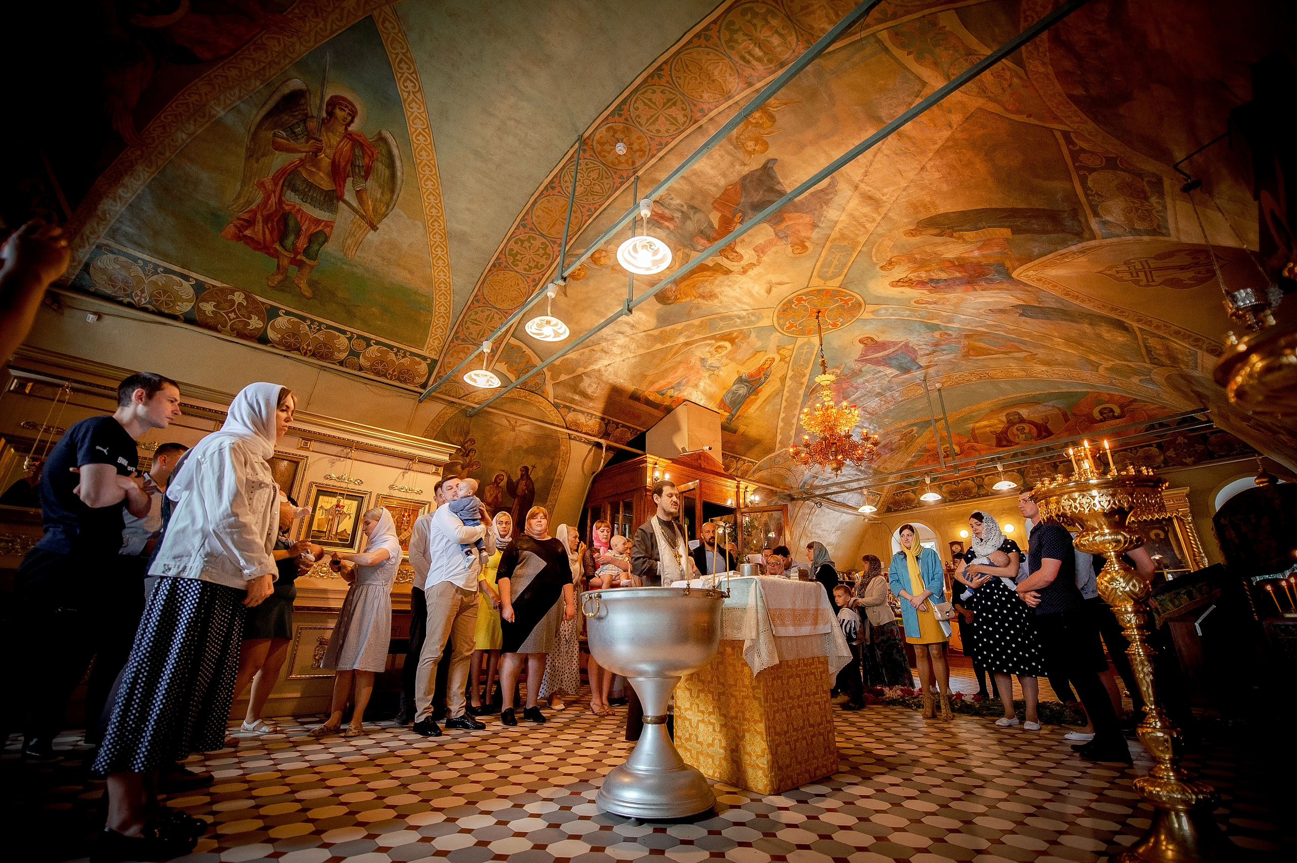 Фотосъемка крещения в Образцово в Щелково. Свадебный и семейный фотограф Виктория Носачёва. Щелково, Москва и МО