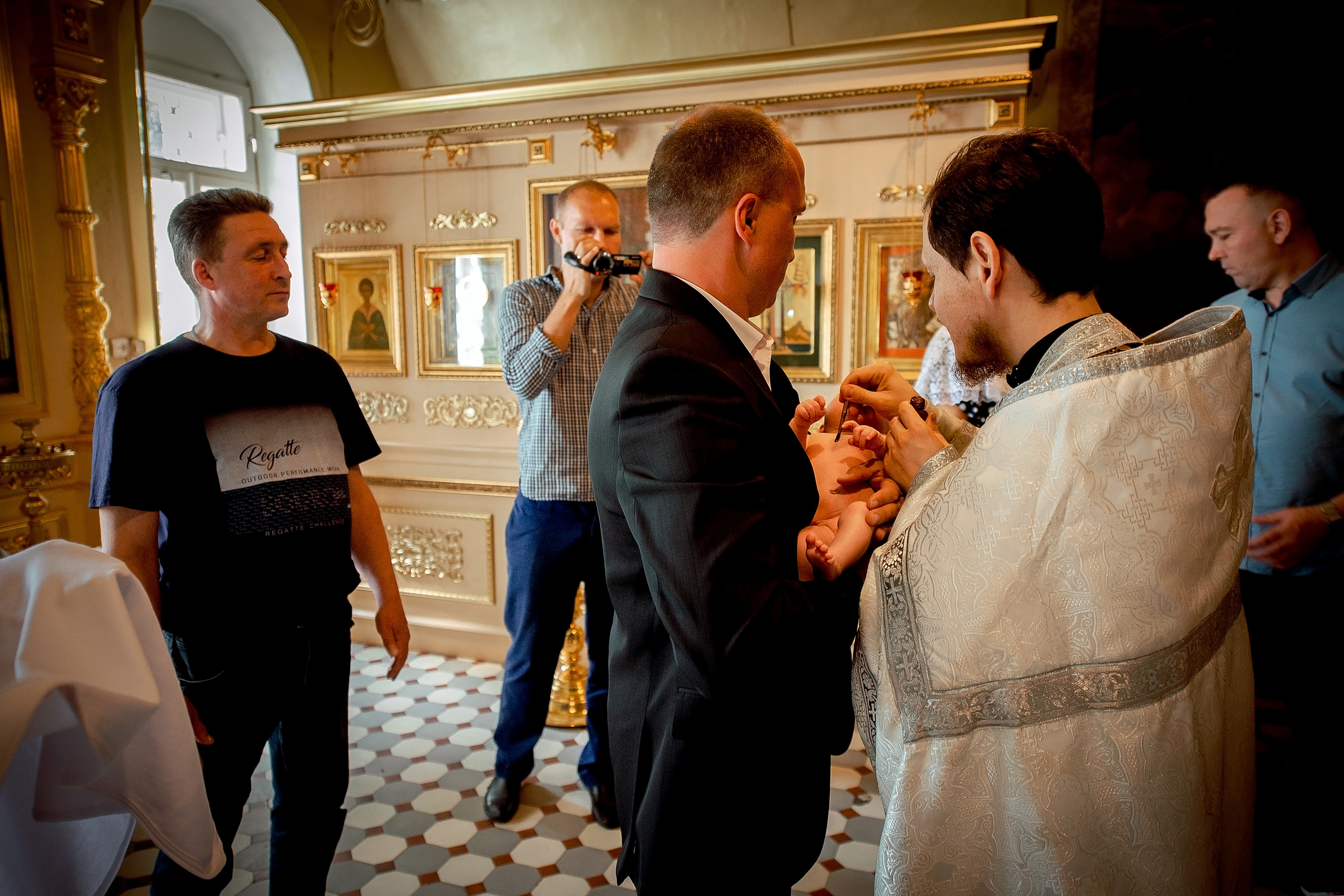 Фотосъемка крещения в Образцово. Свадебный и семейный фотограф Виктория Носачёва. Щелково, Москва и МО