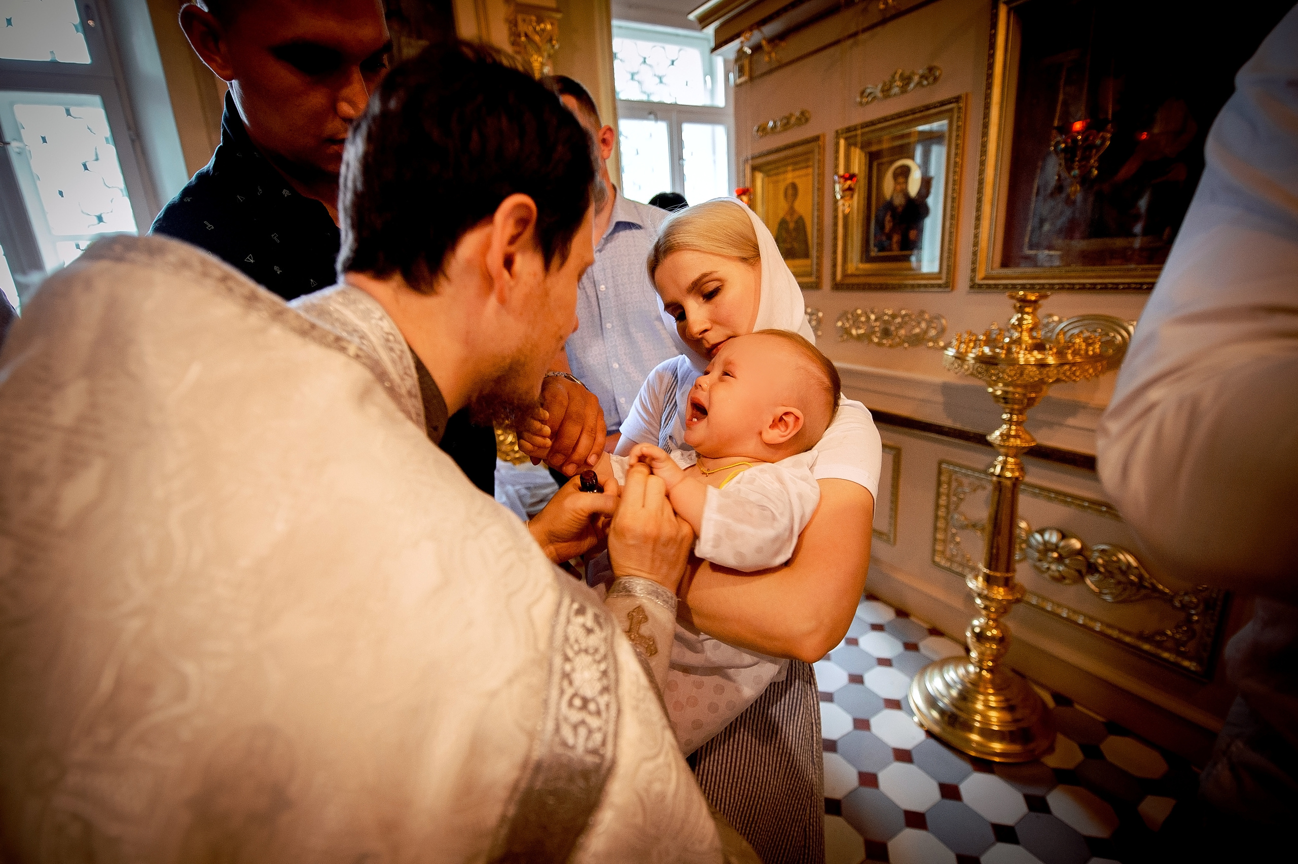Фотосъемка крещения в Образцово в Щелково. Свадебный и семейный фотограф Виктория Носачёва. Щелково, Москва и МО