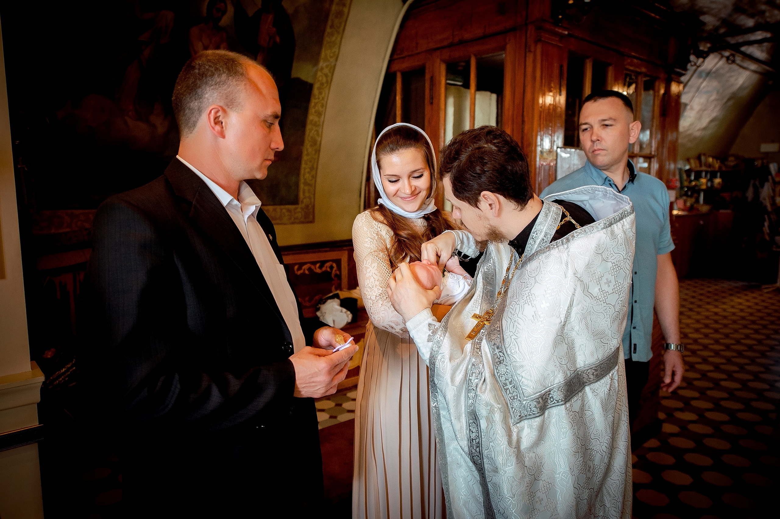 Фотосъемка крещения в Образцово. Свадебный и семейный фотограф Виктория Носачёва. Щелково, Москва и МО