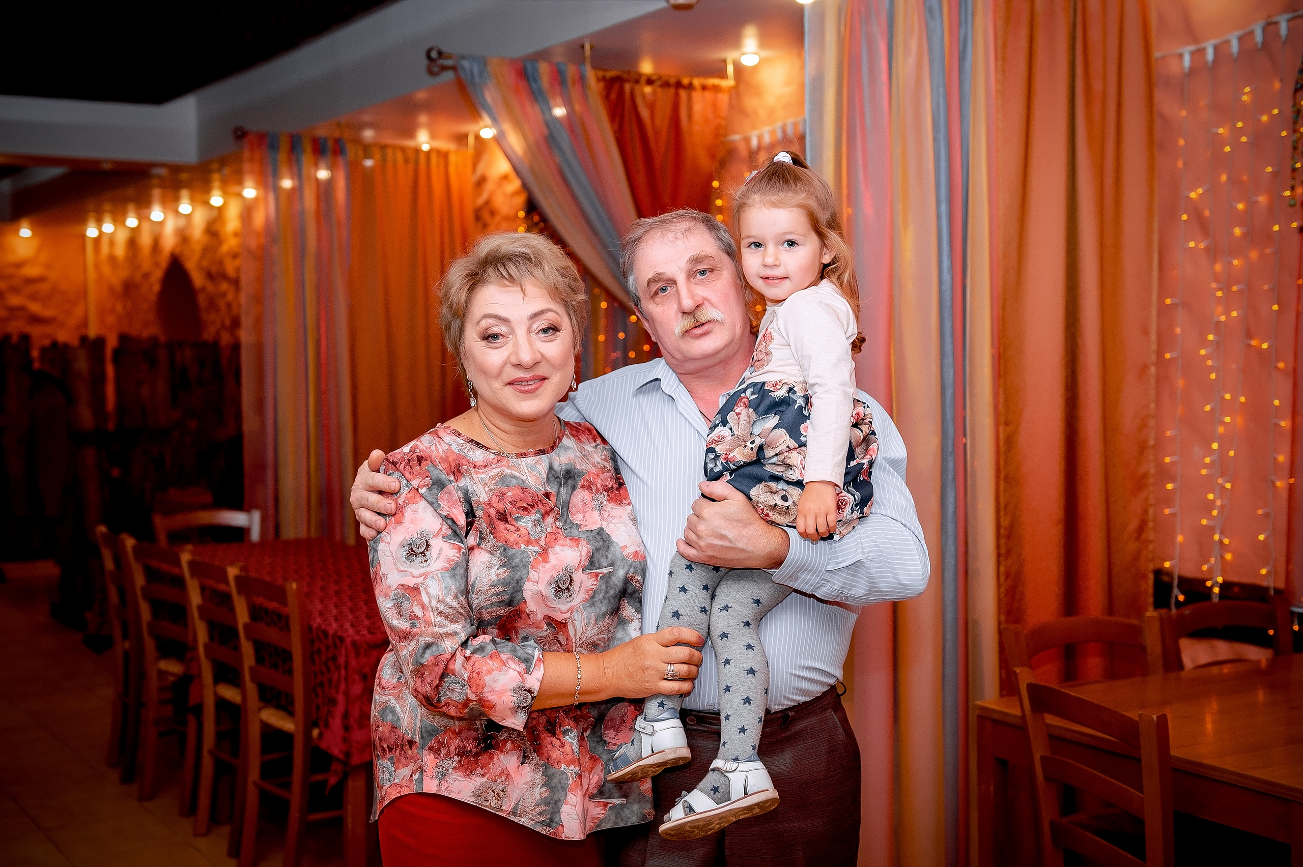 Фотосъемка юбилея в Щелково в кафе Бухара. Свадебный и семейный фотограф Виктория Носачёва. Щелково, Москва и МО