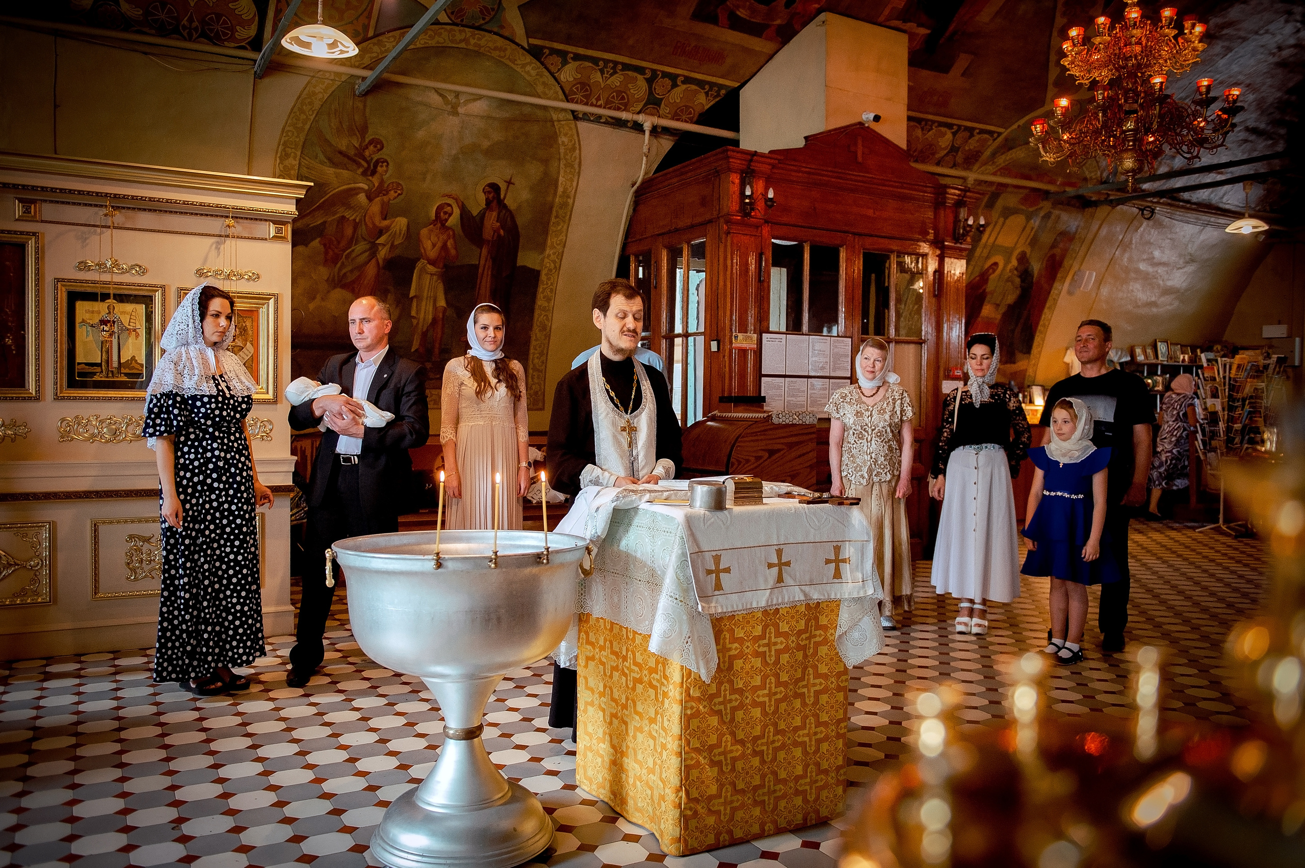 Фотосъемка крещения в Образцово. Свадебный и семейный фотограф Виктория Носачёва. Щелково, Москва и МО