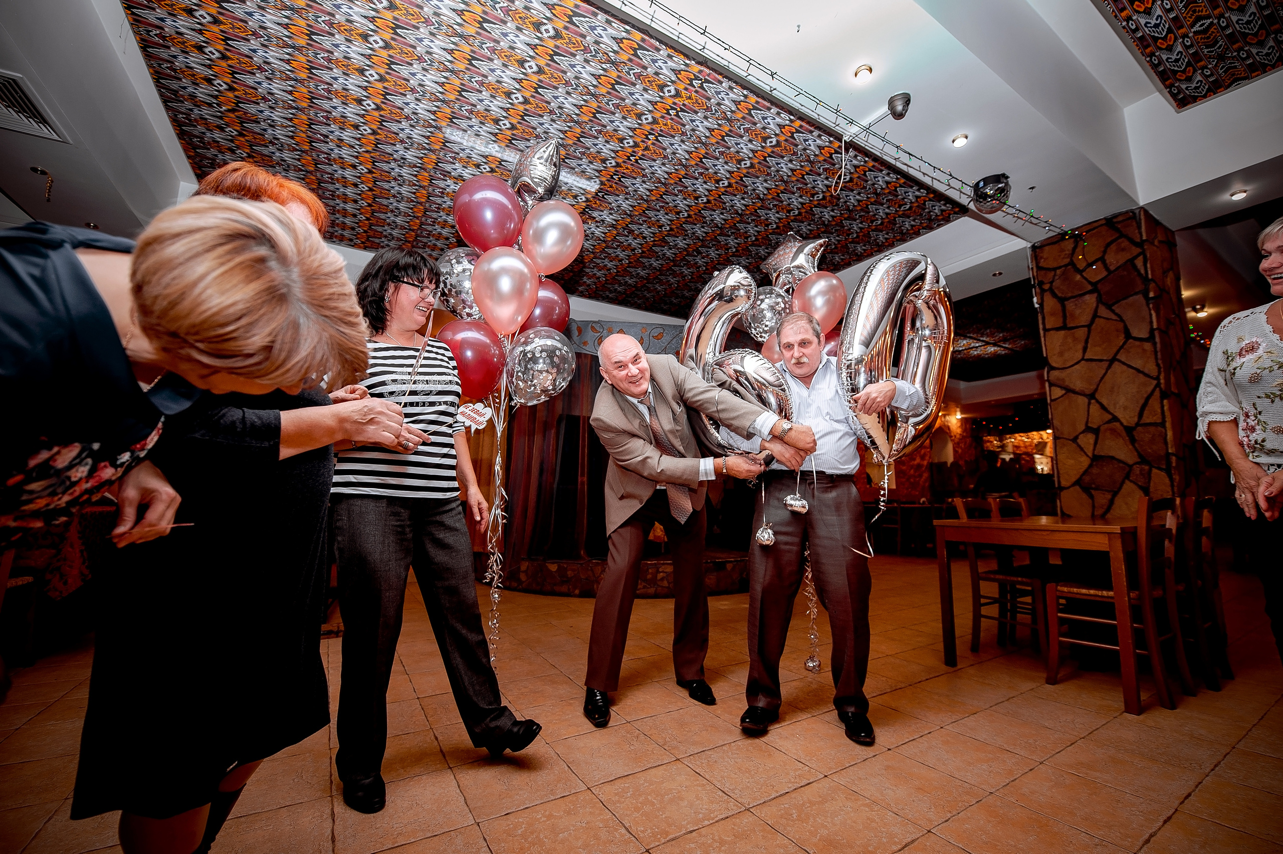 Фотосъемка юбилея в Щелково в кафе Бухара. Свадебный и семейный фотограф Виктория Носачёва. Щелково, Москва и МО