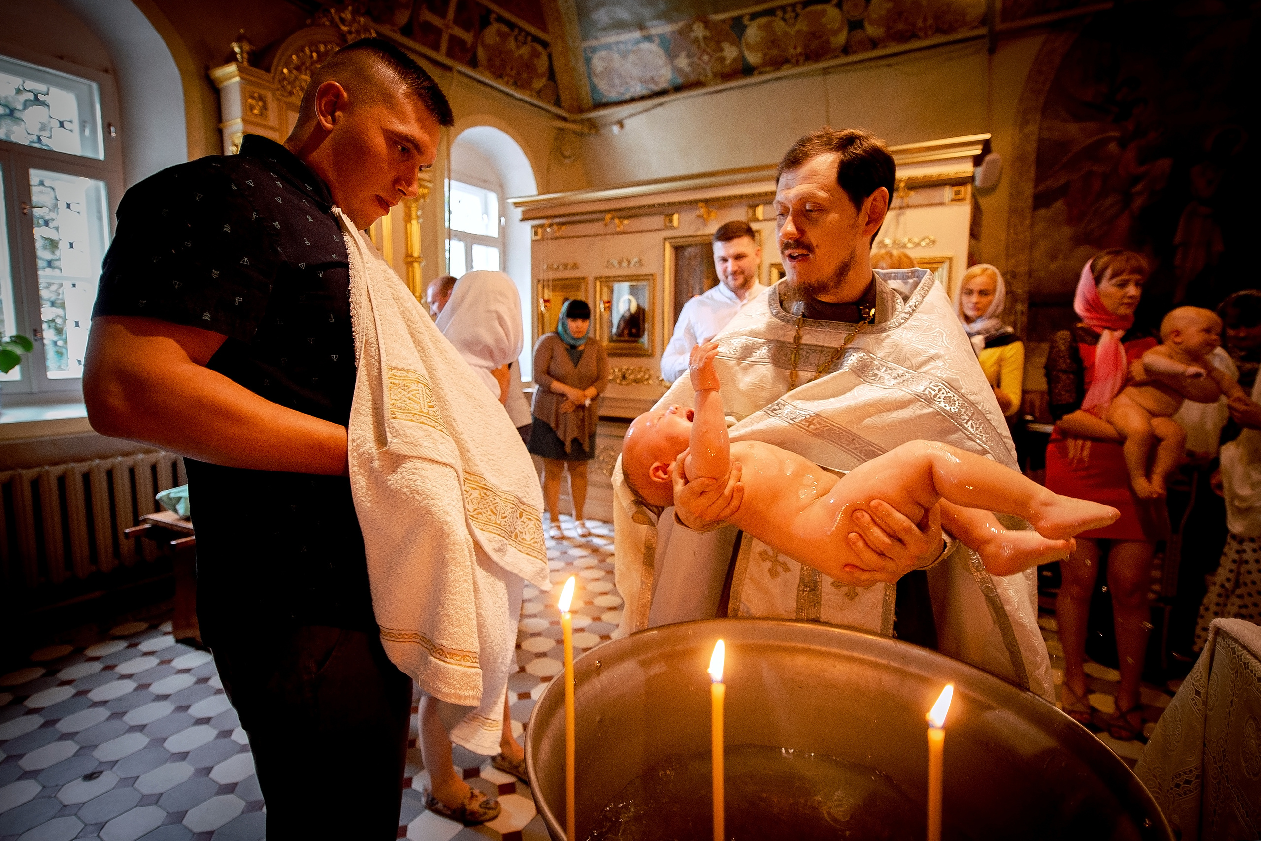 Фотосъемка крещения в Образцово в Щелково. Свадебный и семейный фотограф Виктория Носачёва. Щелково, Москва и МО