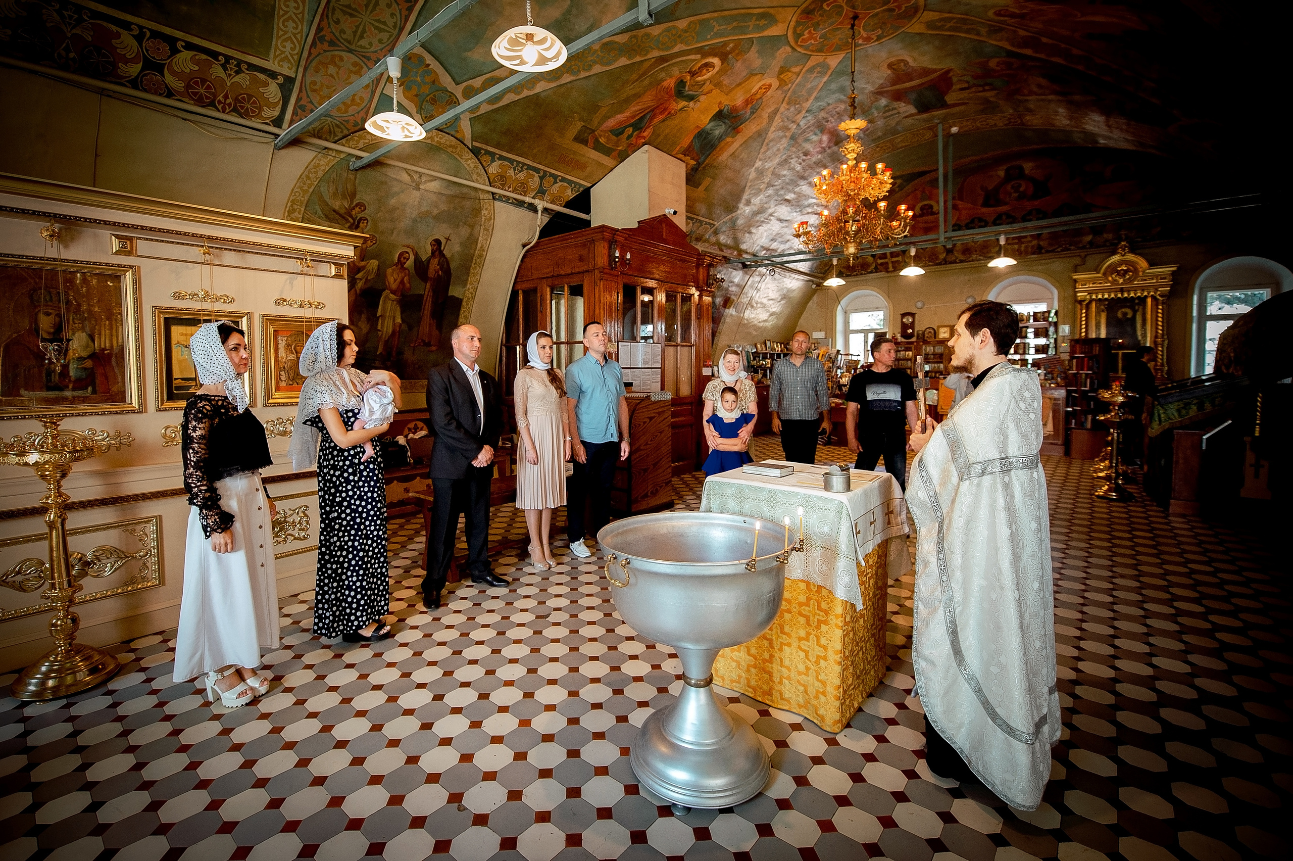 Фотосъемка крещения в Образцово. Свадебный и семейный фотограф Виктория Носачёва. Щелково, Москва и МО