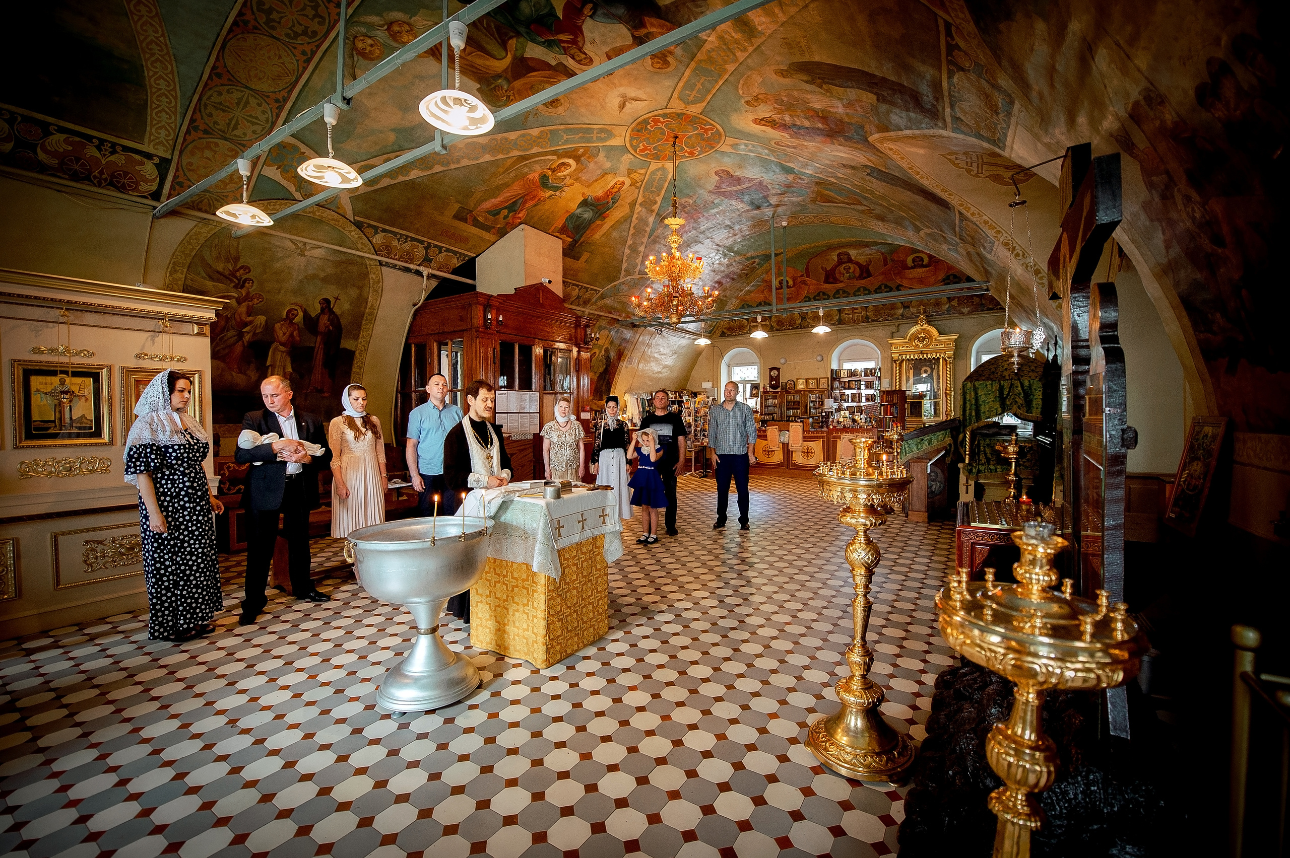 Фотосъемка крещения в Образцово. Свадебный и семейный фотограф Виктория Носачёва. Щелково, Москва и МО