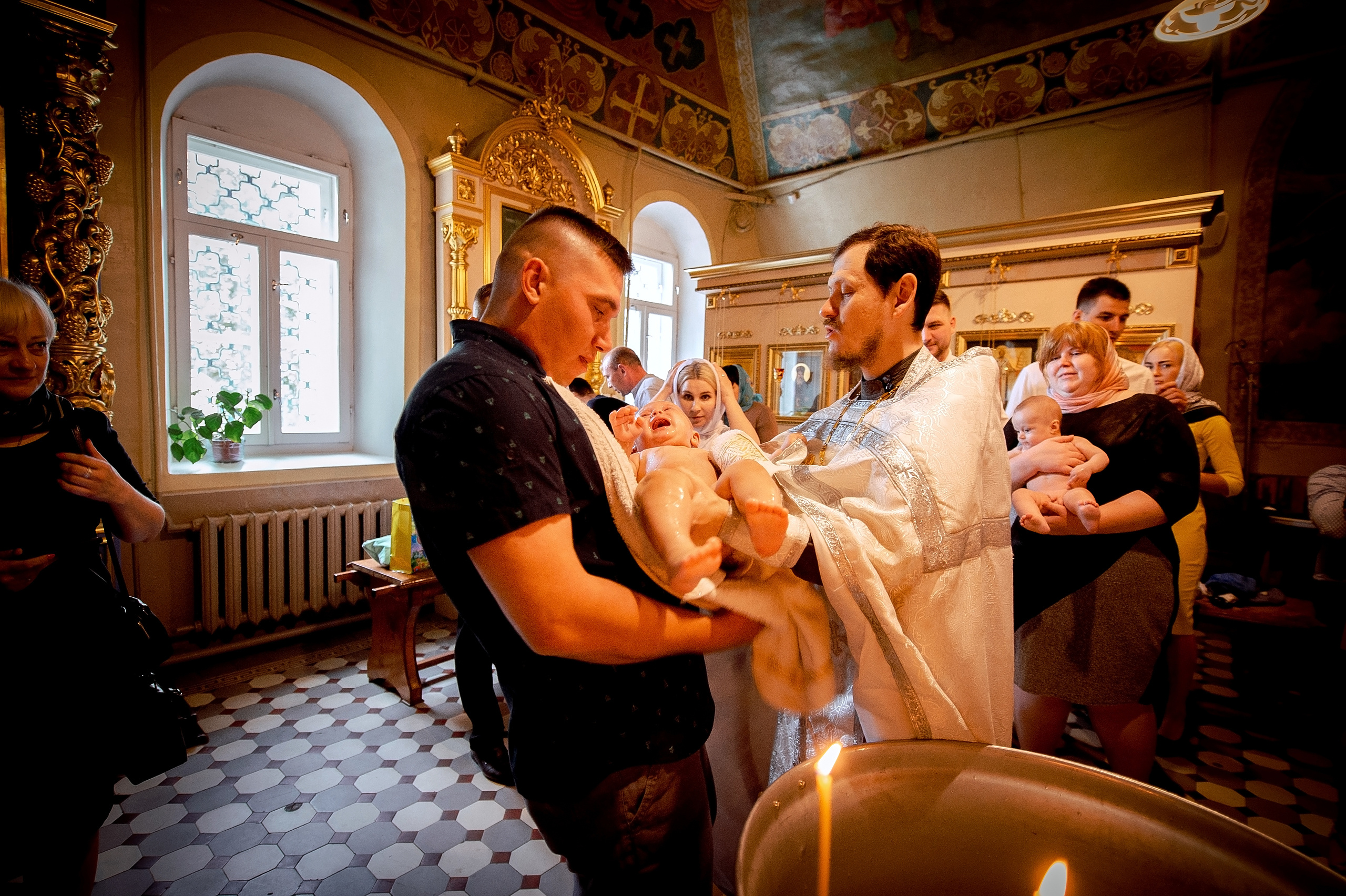 Фотосъемка крещения в Образцово в Щелково. Свадебный и семейный фотограф Виктория Носачёва. Щелково, Москва и МО