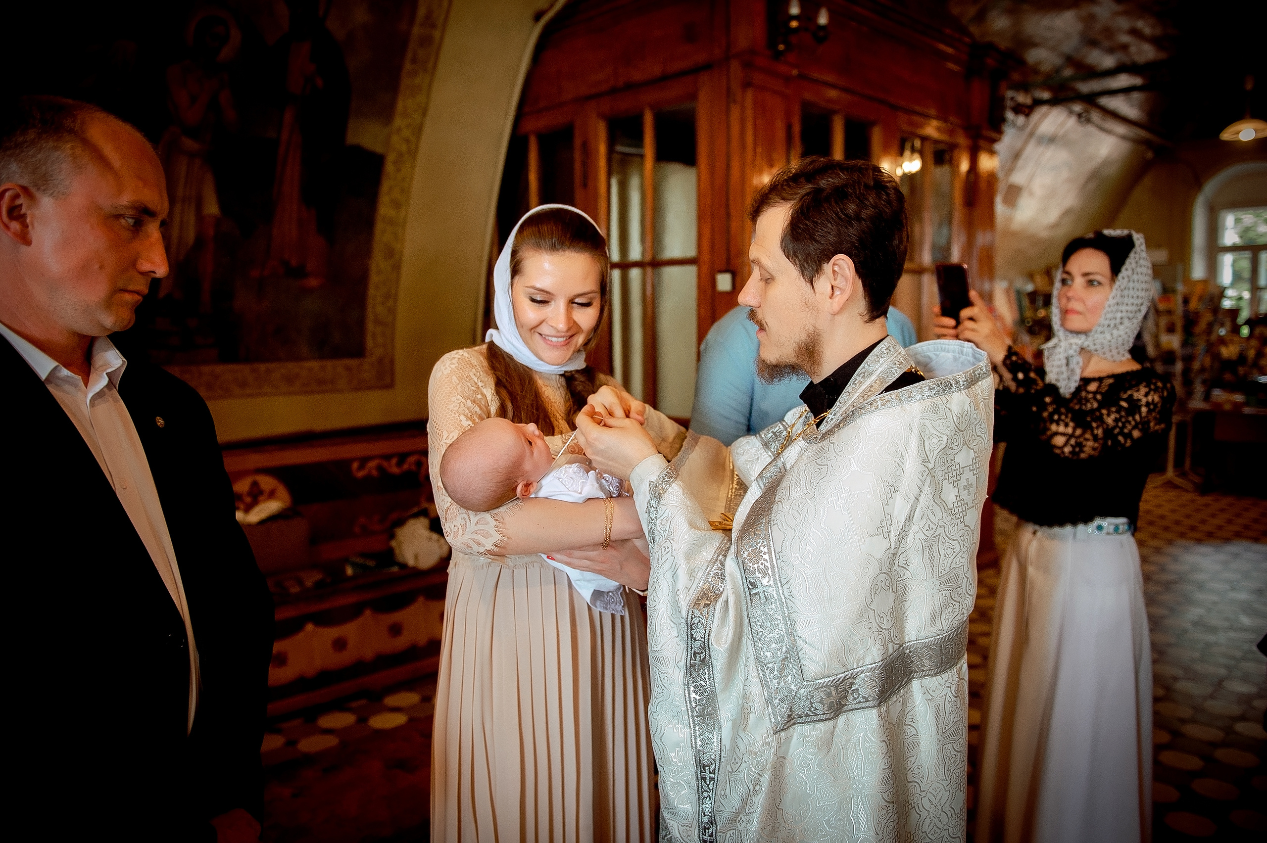 Фотосъемка крещения в Образцово. Свадебный и семейный фотограф Виктория Носачёва. Щелково, Москва и МО