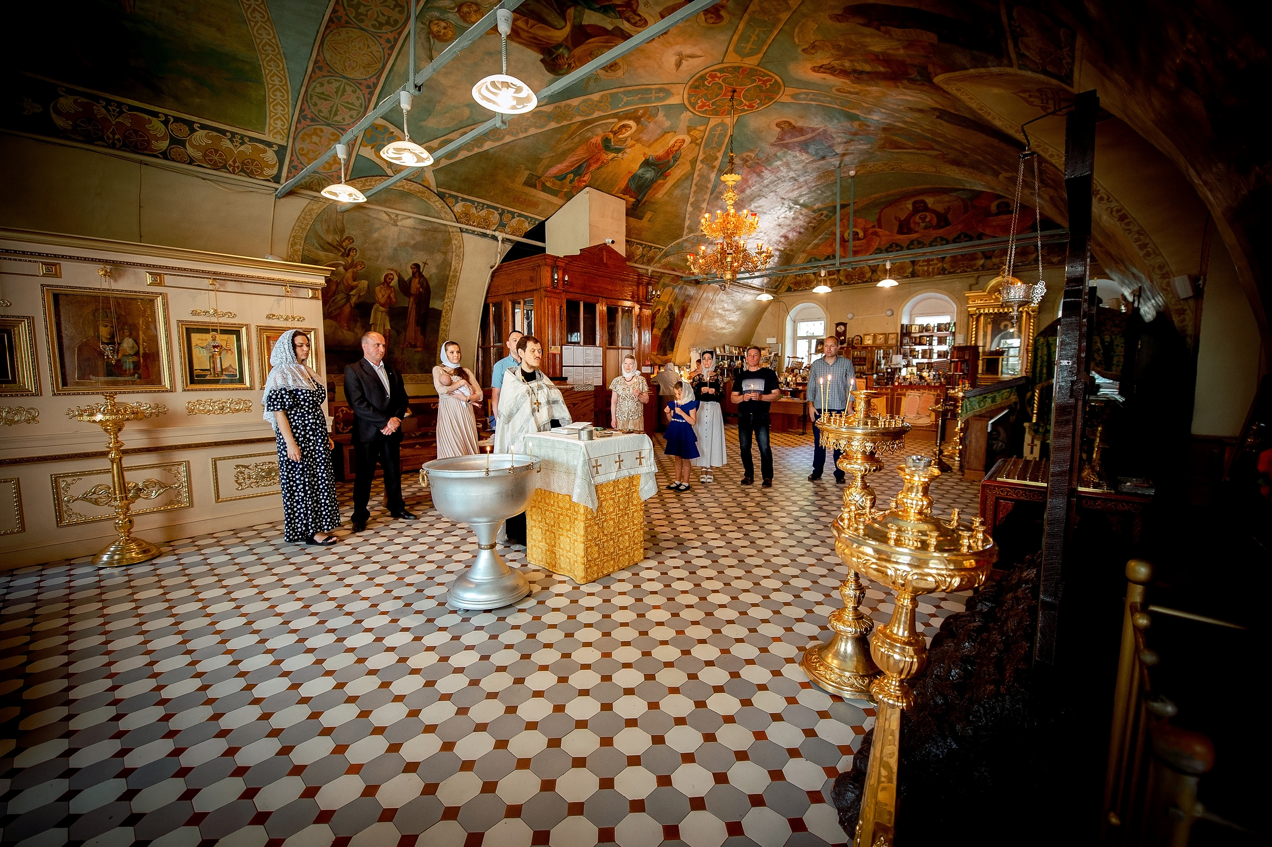 Фотосъемка крещения в Образцово. Свадебный и семейный фотограф Виктория Носачёва. Щелково, Москва и МО