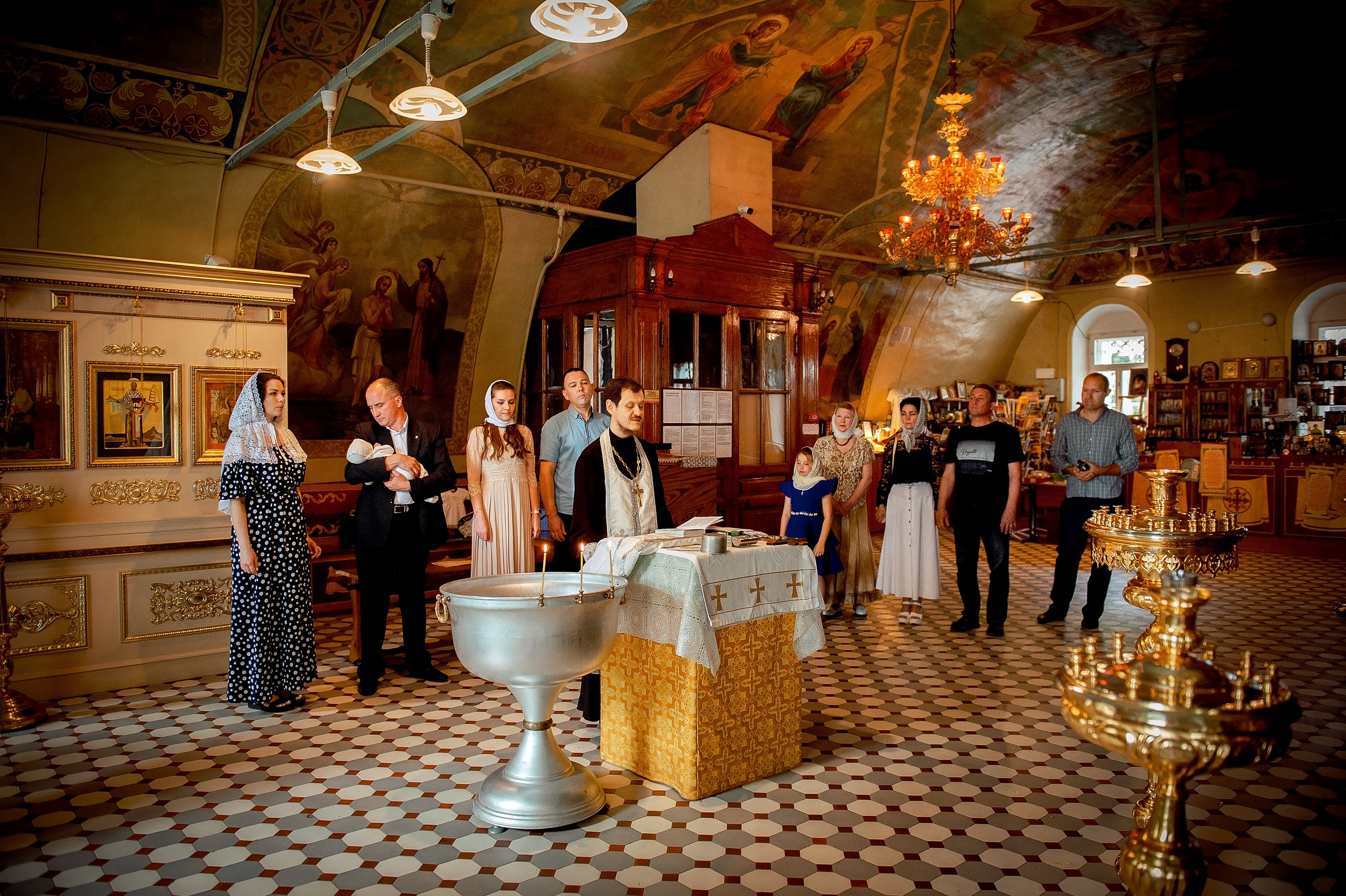 Фотосъемка крещения в Образцово. Свадебный и семейный фотограф Виктория Носачёва. Щелково, Москва и МО