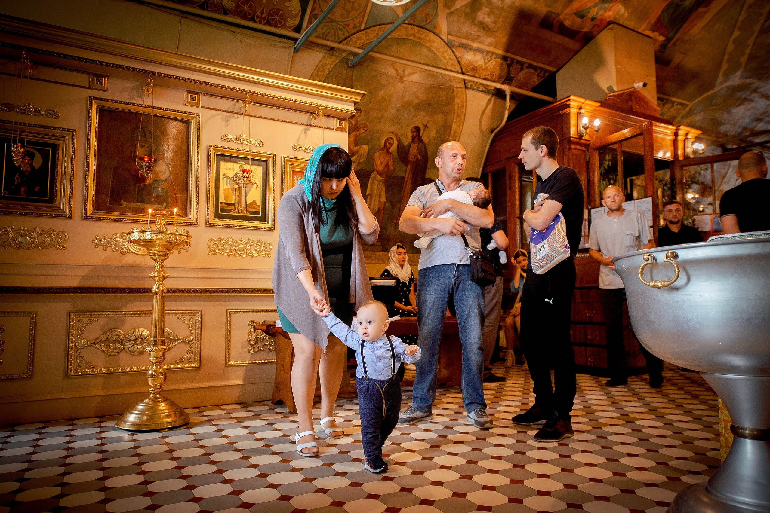 Фотосъемка крещения в Образцово в Щелково. Свадебный и семейный фотограф Виктория Носачёва. Щелково, Москва и МО