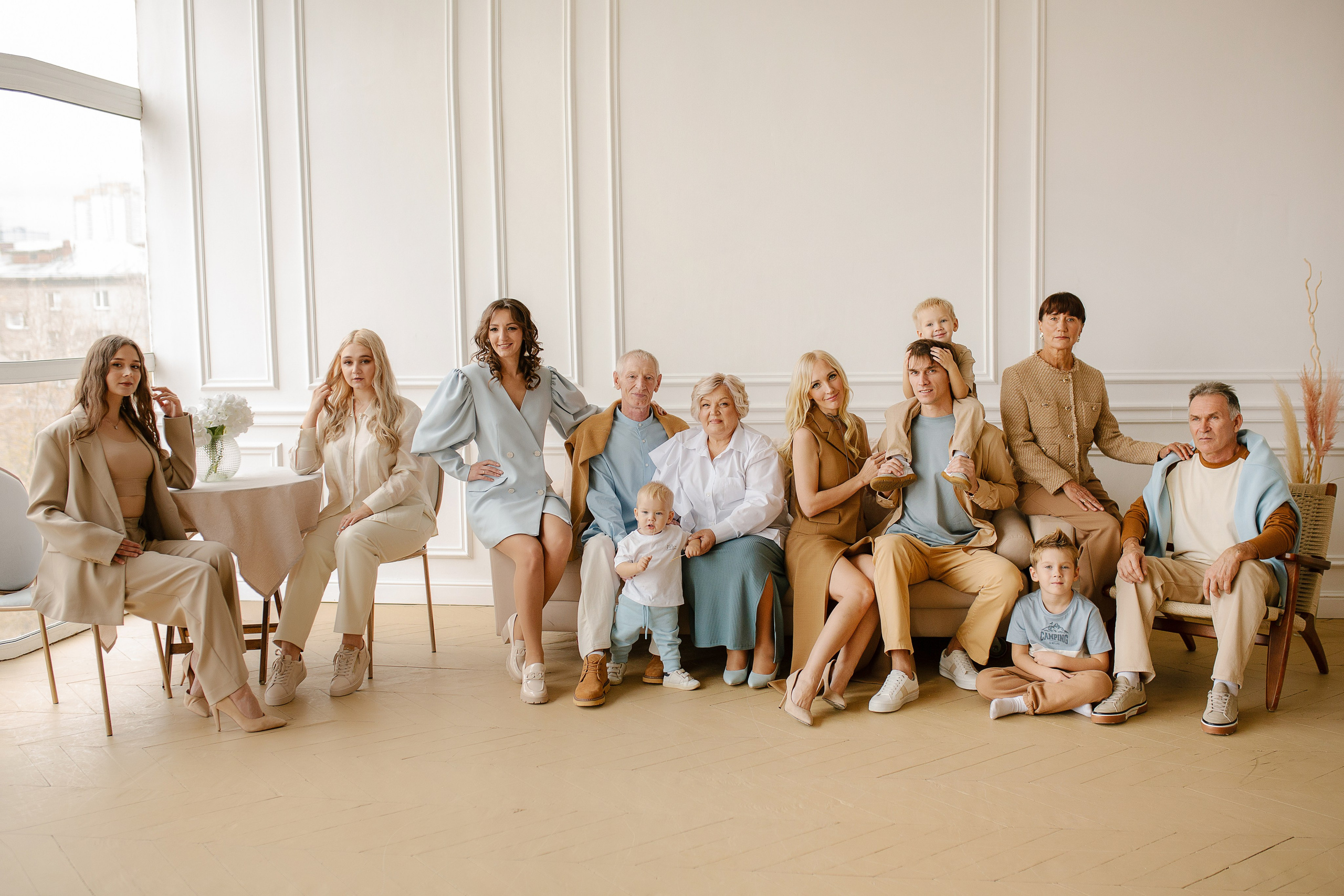 Фотосессия большой семьи в студии