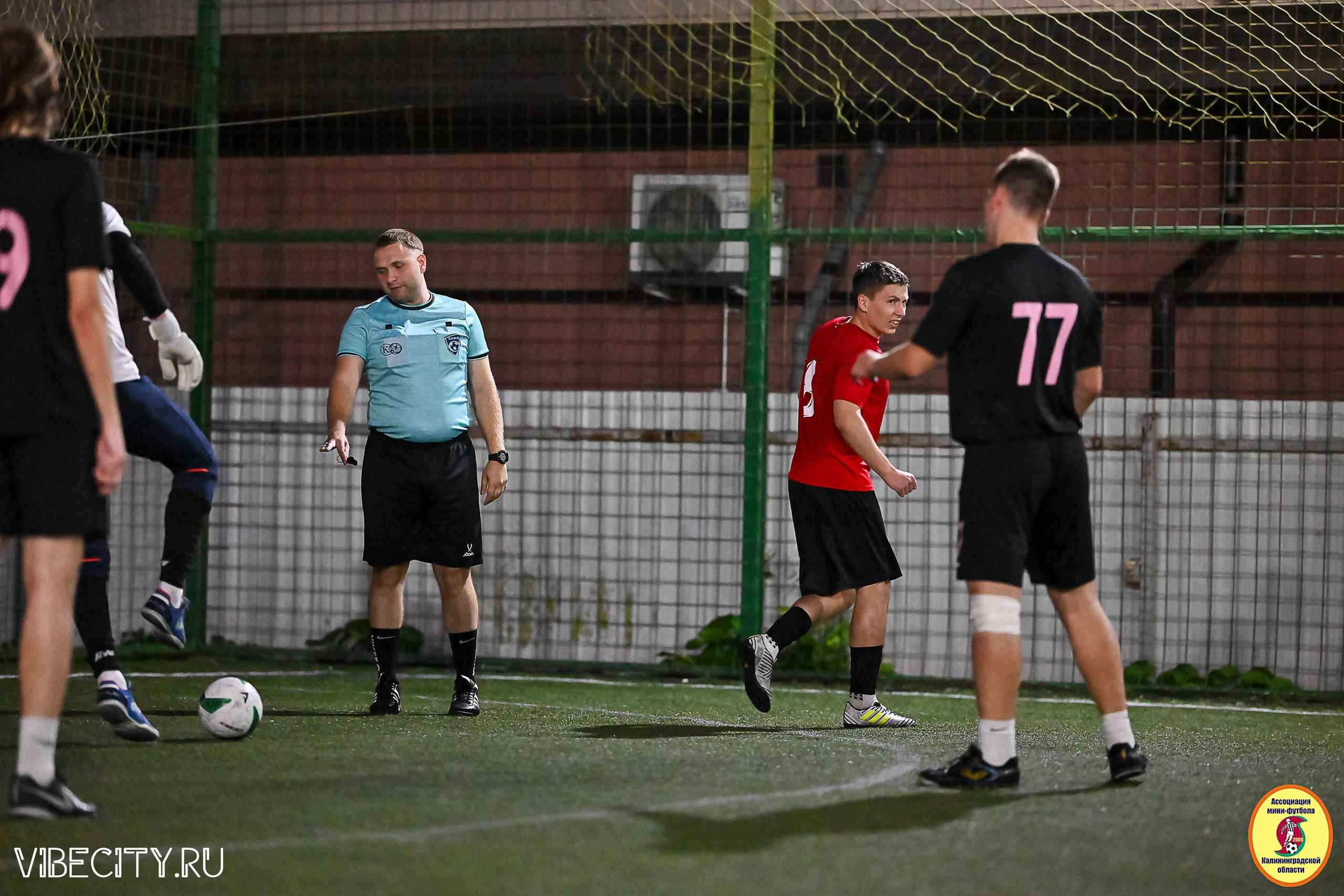 ФИНАЛЬНЫЕ ИГРЫ КУБКА МИНИ-ФУТБОЛЬНОЙ ЛИГИ И КУБКА КОРПОРАТИВНОЙ МФЛ 2025. VIBECITY.RU Вайб Сити Ру Фоторепортажи Фотоотчеты Калининград