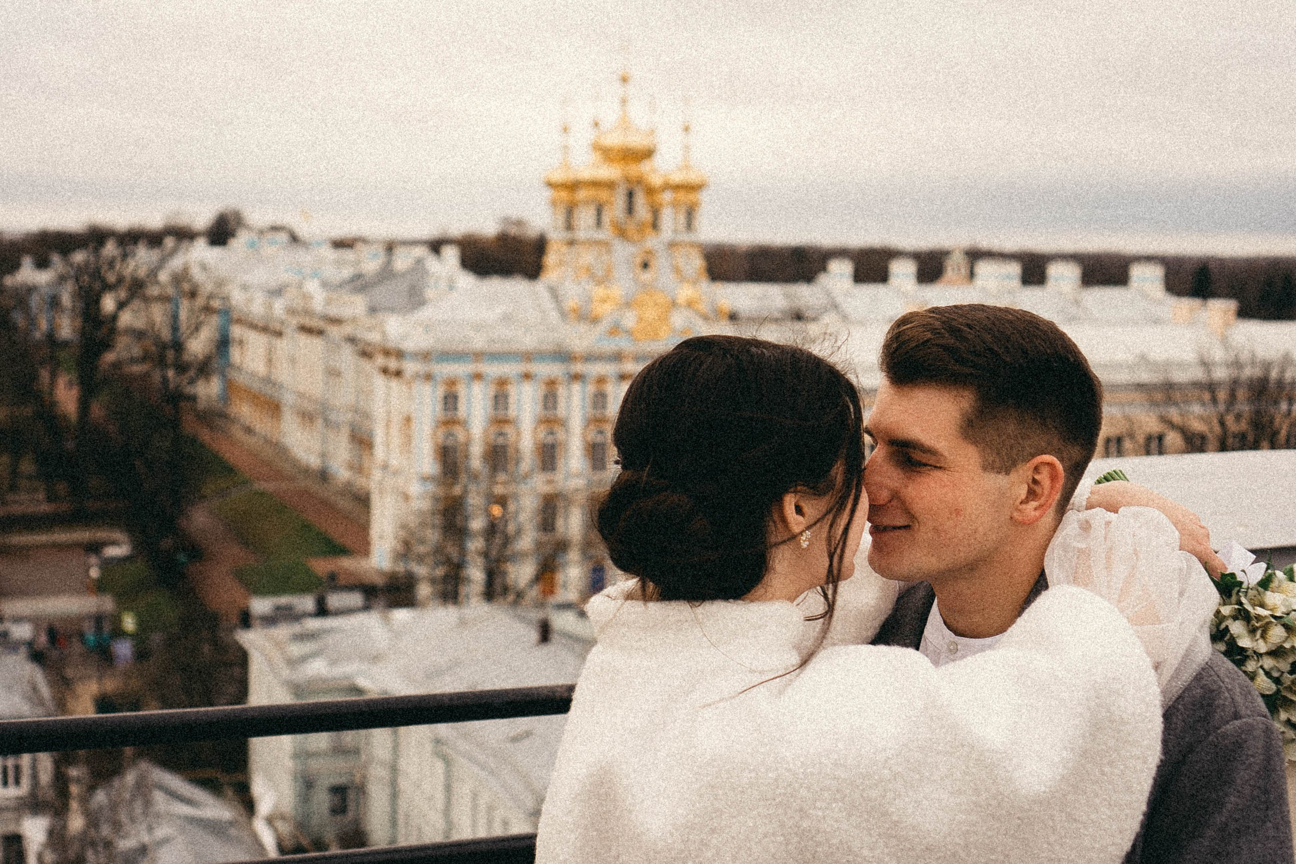 СВАДЕБНАЯ СЬЕМКА ПАРЫ В ГОРОДЕ ПУШКИН В ПАРКЕ ЕКАТЕРИНЕНСКОМ В НОЯБРЕ. Профессиональный фотограф, Санкт-Петербург — Виктория Богомолова