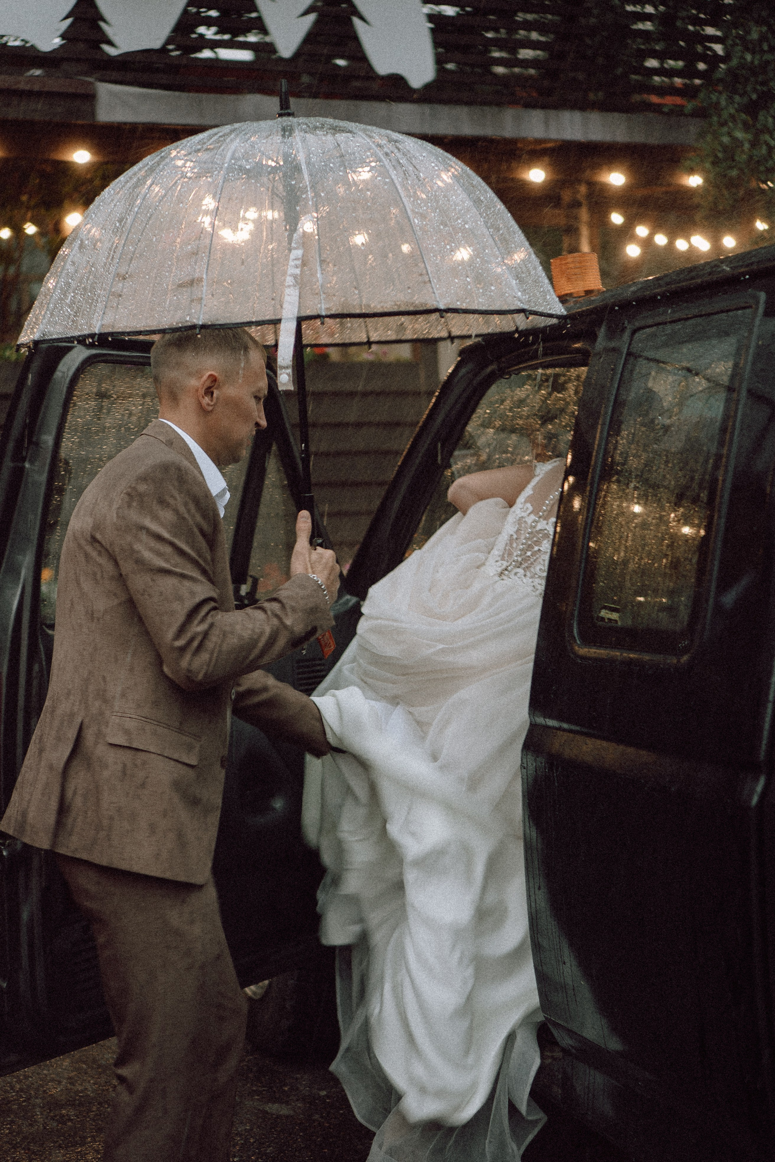 СВАДЕБНАЯ ФОТОСЕССИИЯ ПАРЫ В ГОРОДЕ ПРИОЗЕРСК В СОСНОВОМ ЛЕСУ И С ПИКАПОМ. Профессиональный фотограф, Санкт-Петербург — Виктория Богомолова