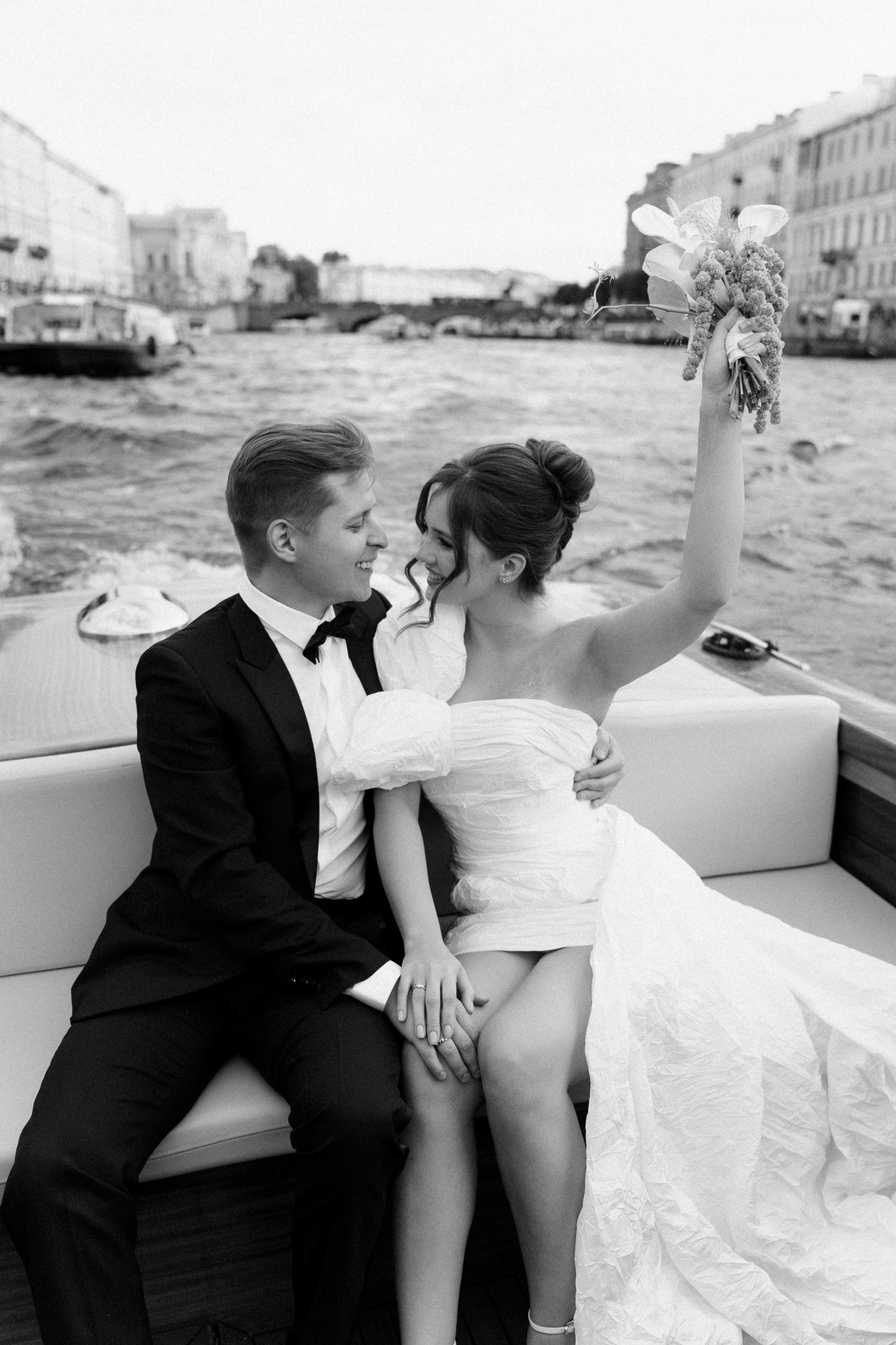 Настя и Лёша. Прогулка по Питеру. Катер. На цифру и плёнку. Свадебный фотограф Катерина Чулкова