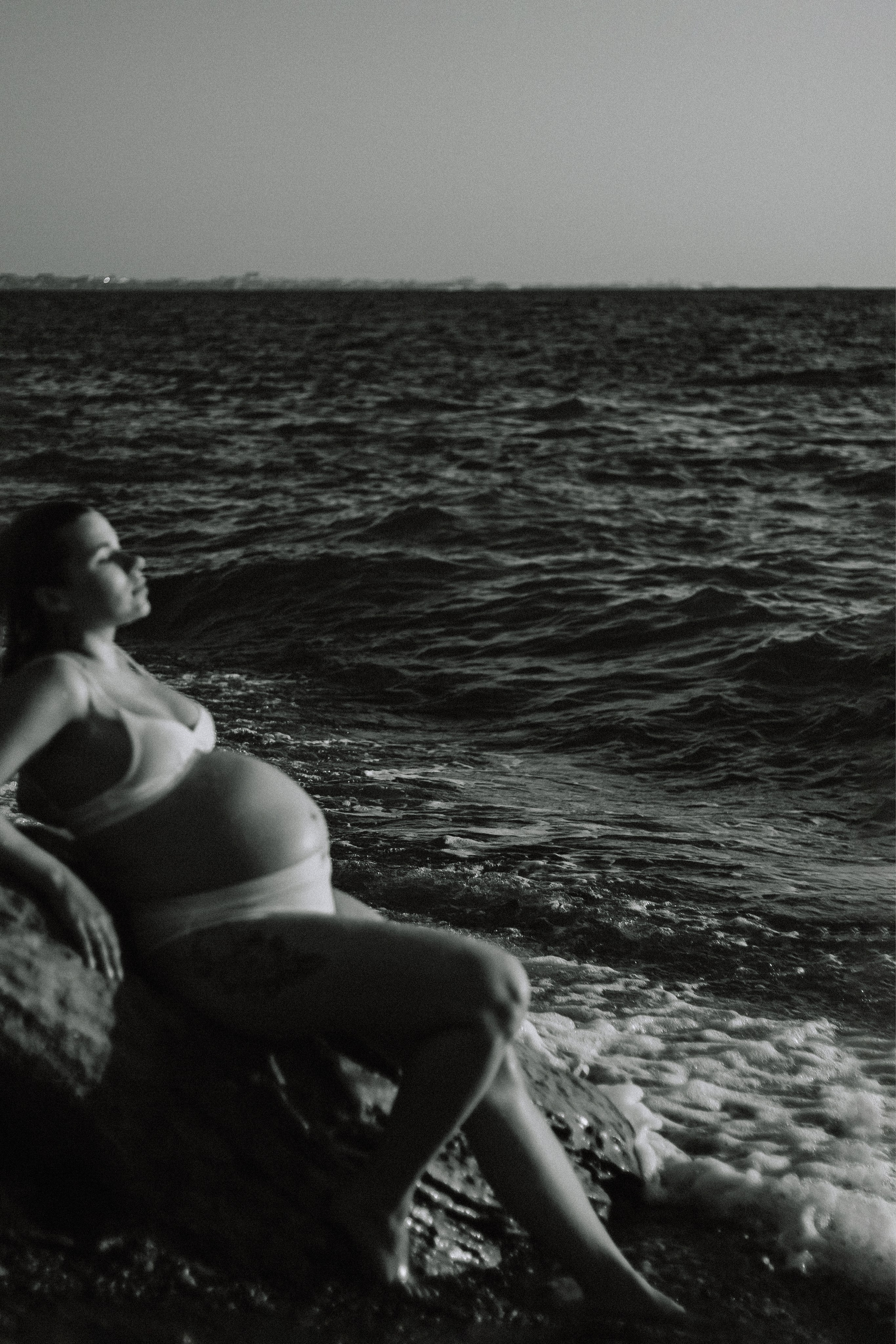 Евгений и Александра на берегу моря. Фотограф в Крыму | Виктория Нотевская