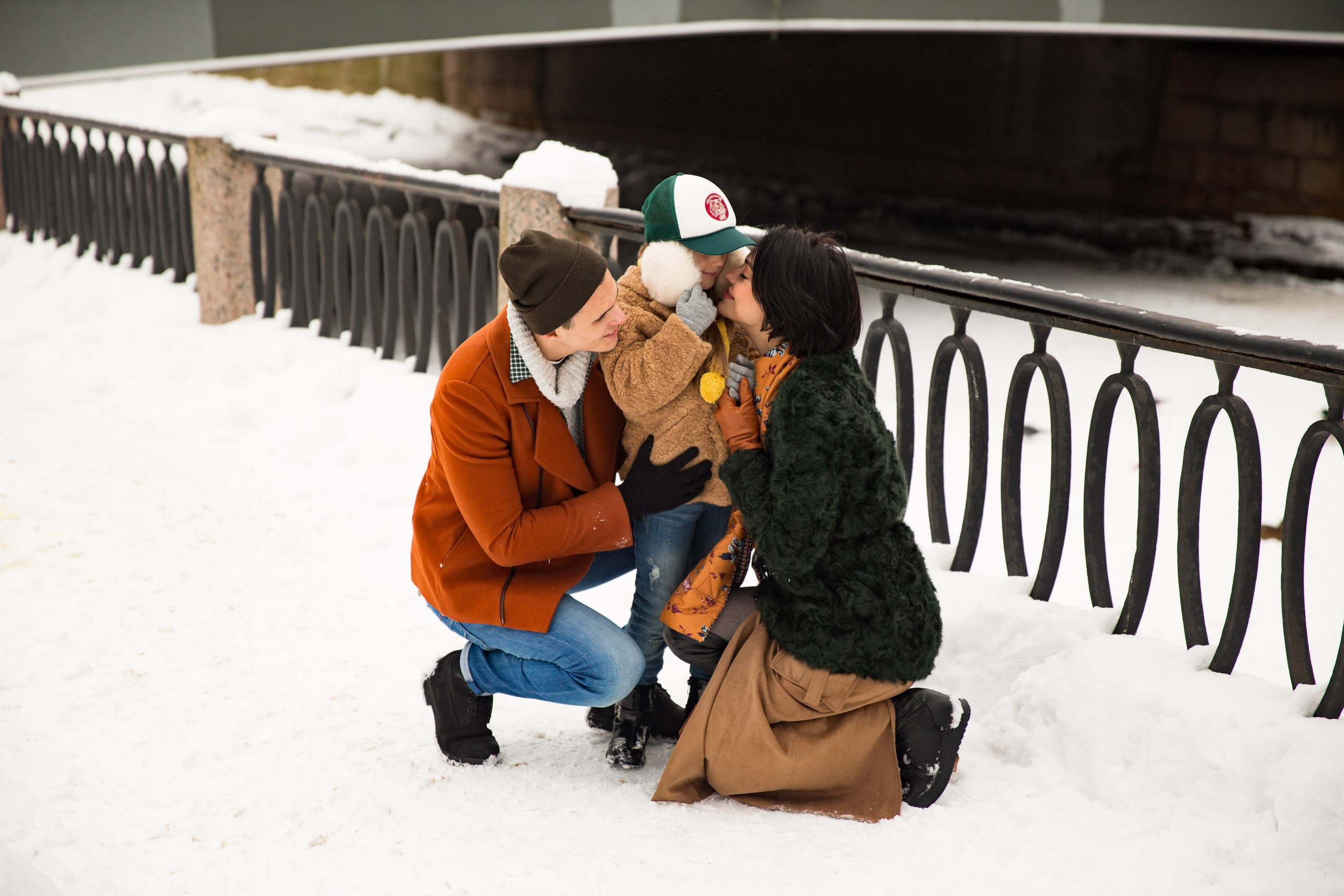 Фотосъемка семьи в городских пейзажах. Свадебный и портретный фотограф в Санкт-Петербурге Надежда Чечулина