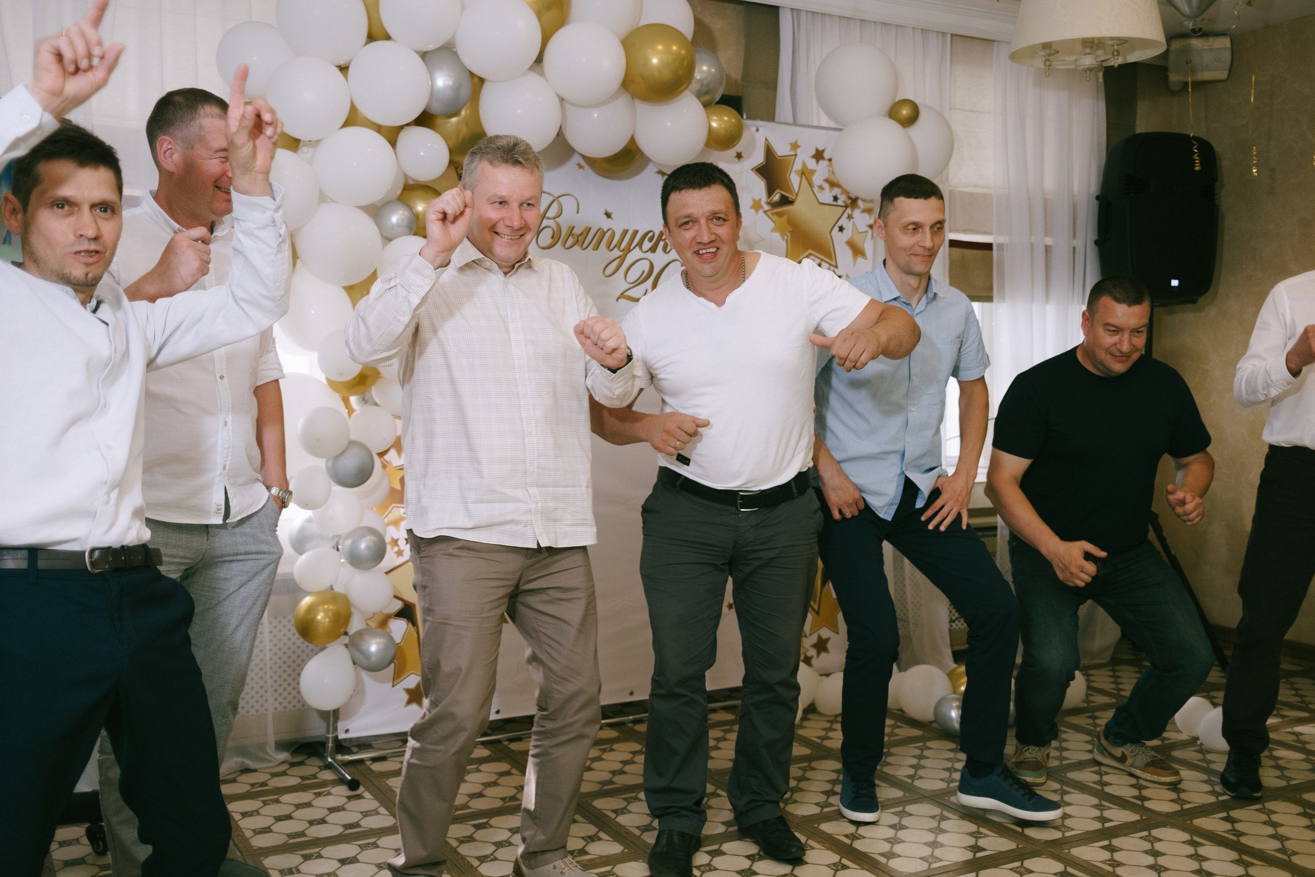 Выпускной школа 33. Свадебный и репортажной фотограф Денис Ожигин в Краснодаре и Краснодарском крае